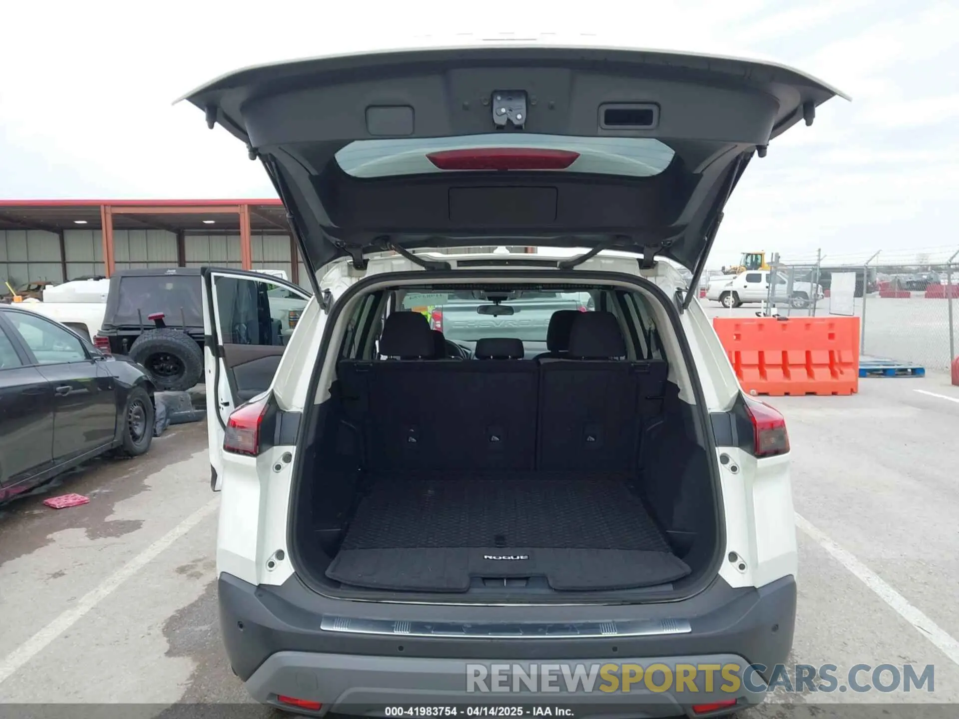 17 Photograph of a damaged car 5N1BT3BB6NC727886 NISSAN ROGUE 2022