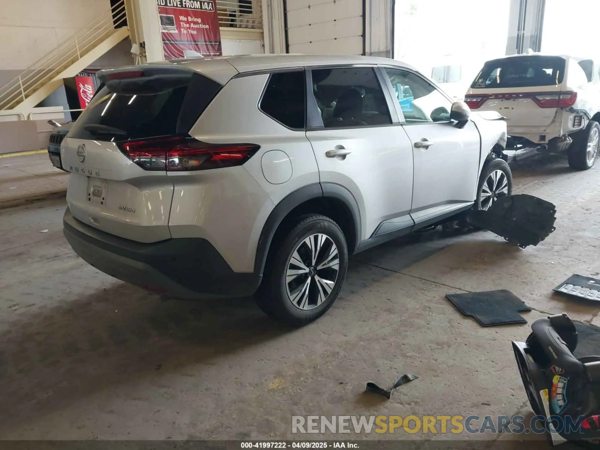 4 Photograph of a damaged car 5N1BT3BB8NC689562 NISSAN ROGUE 2022