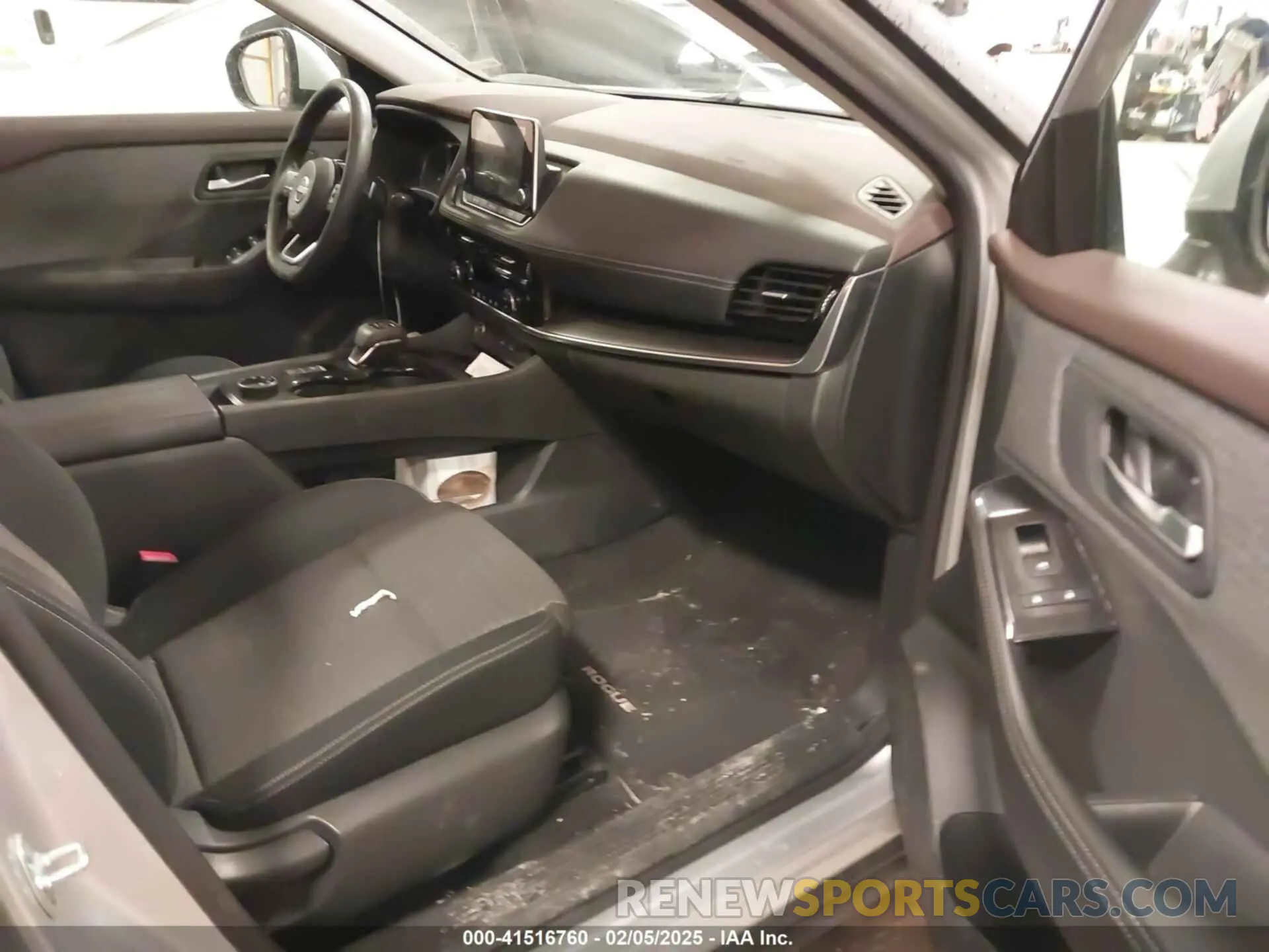 5 Photograph of a damaged car 5N1BT3BB8NC696544 NISSAN ROGUE 2022