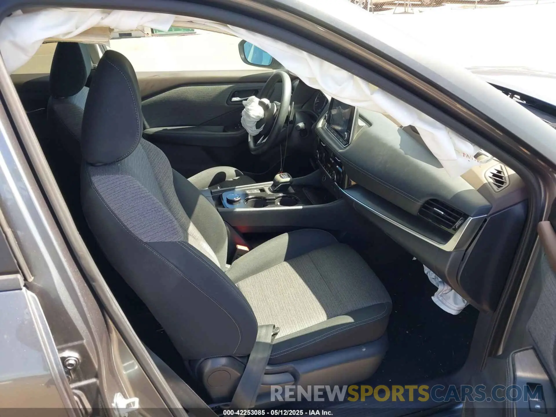 5 Photograph of a damaged car 5N1BT3BB9NC677677 NISSAN ROGUE 2022