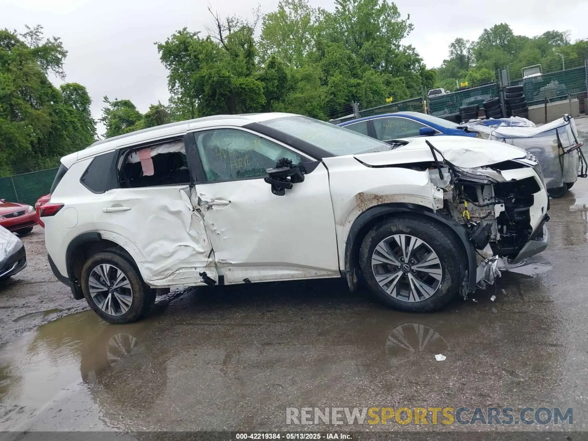 14 Photograph of a damaged car 5N1BT3BB9NC705641 NISSAN ROGUE 2022