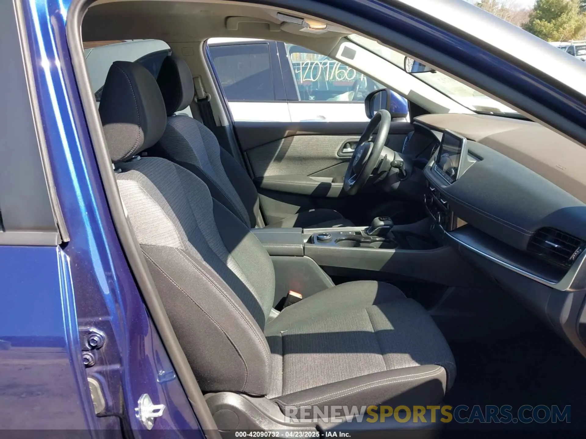 5 Photograph of a damaged car 5N1BT3BB9NC709303 NISSAN ROGUE 2022