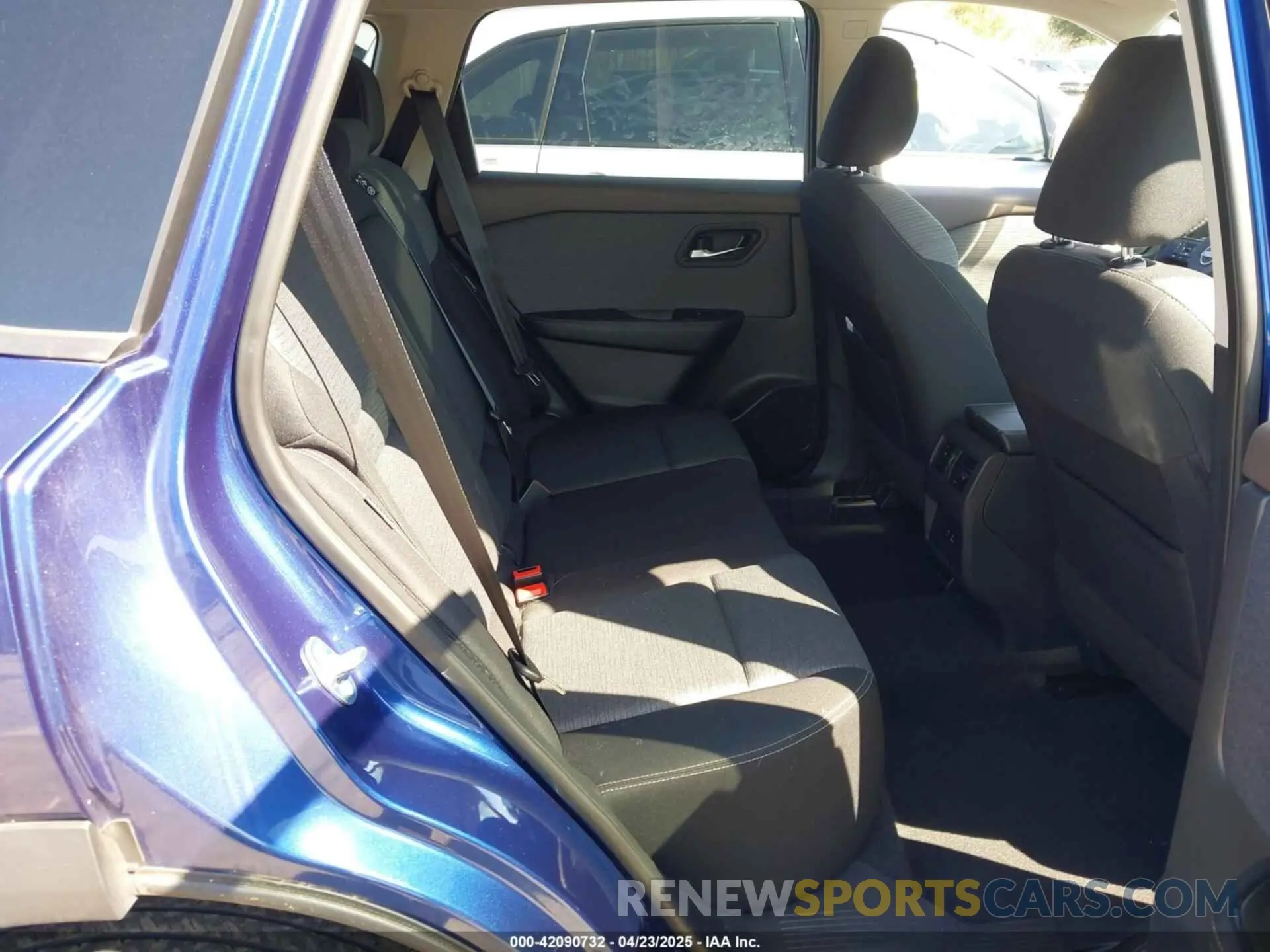 8 Photograph of a damaged car 5N1BT3BB9NC709303 NISSAN ROGUE 2022