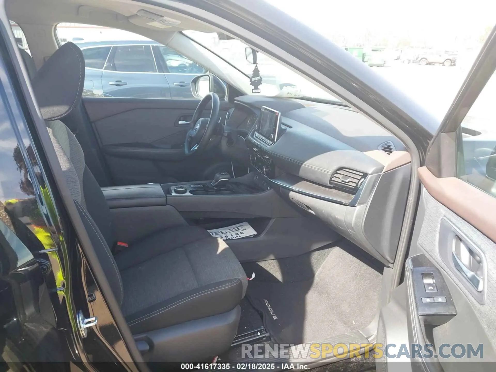 5 Photograph of a damaged car 5N1BT3BBXNC692754 NISSAN ROGUE 2022
