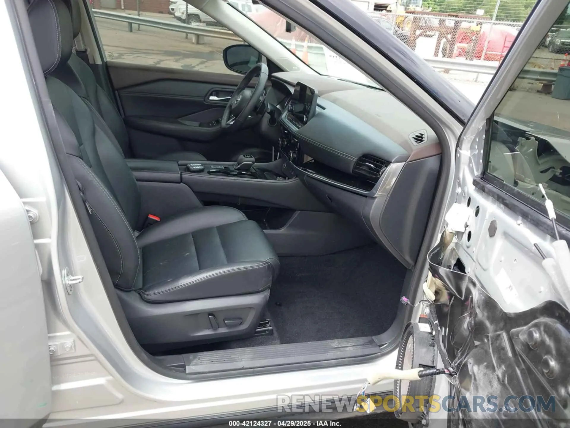5 Photograph of a damaged car 5N1BT3CA3NC716219 NISSAN ROGUE 2022