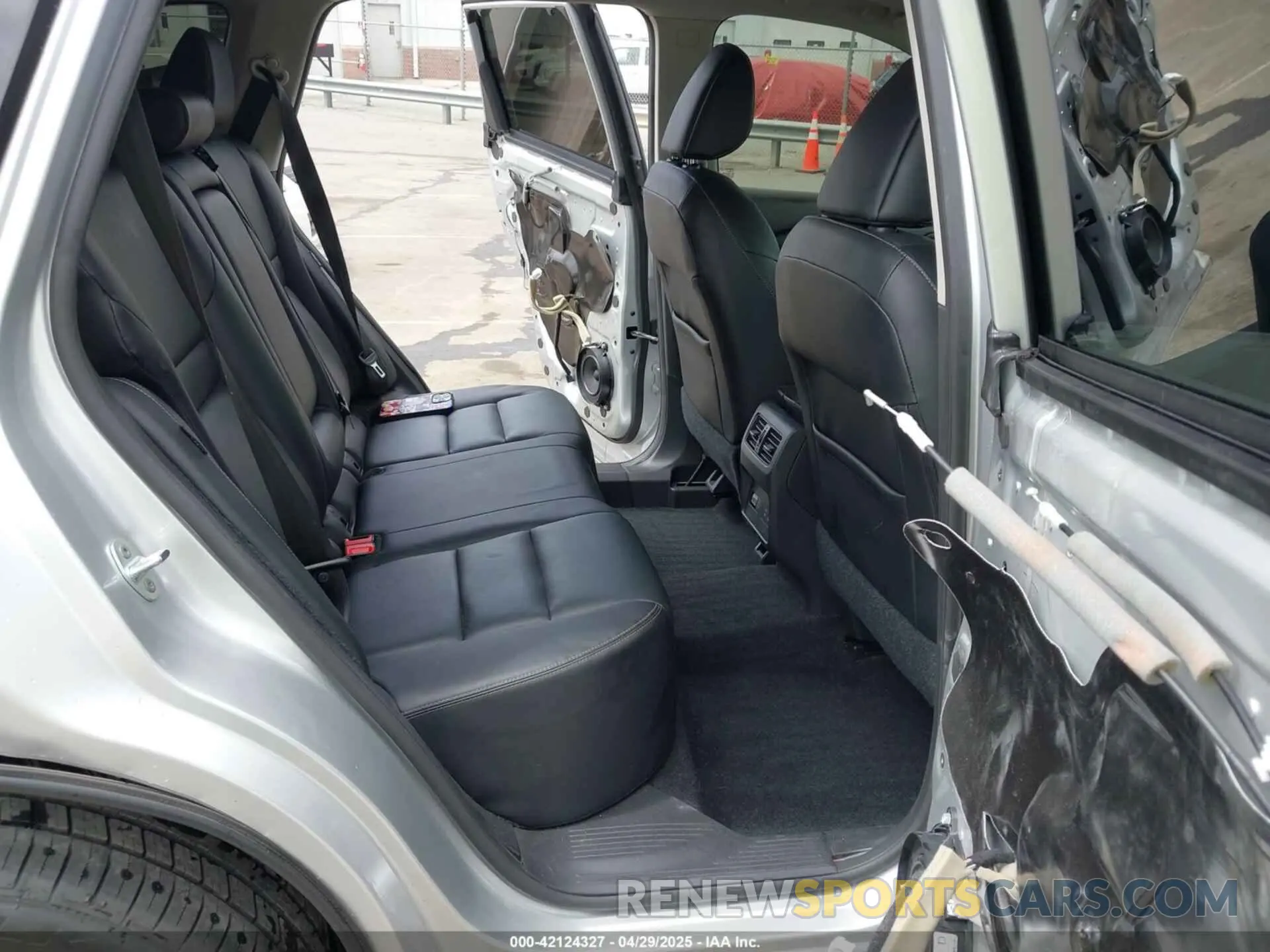 8 Photograph of a damaged car 5N1BT3CA3NC716219 NISSAN ROGUE 2022