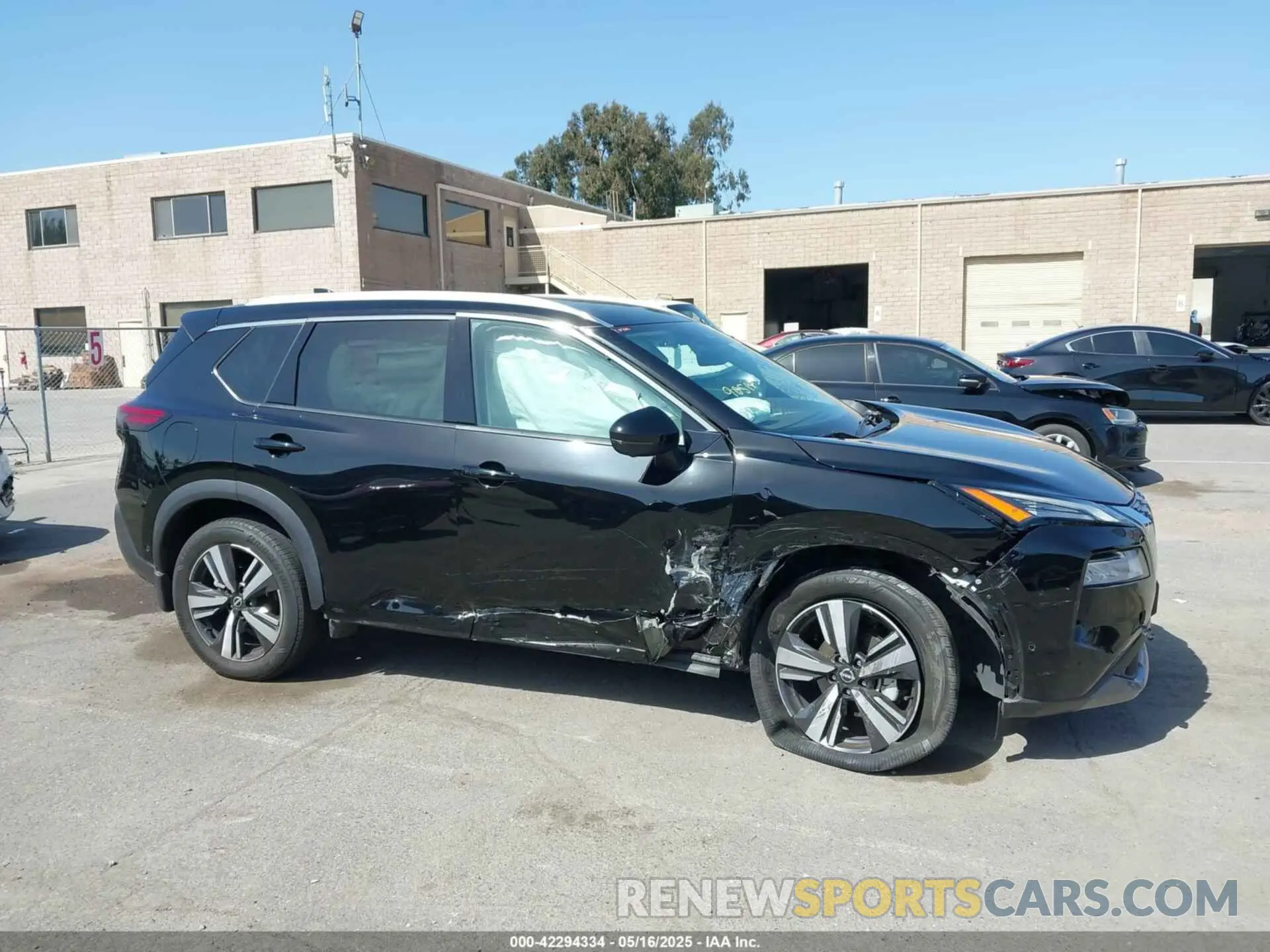 12 Photograph of a damaged car 5N1BT3CA4NC695090 NISSAN ROGUE 2022