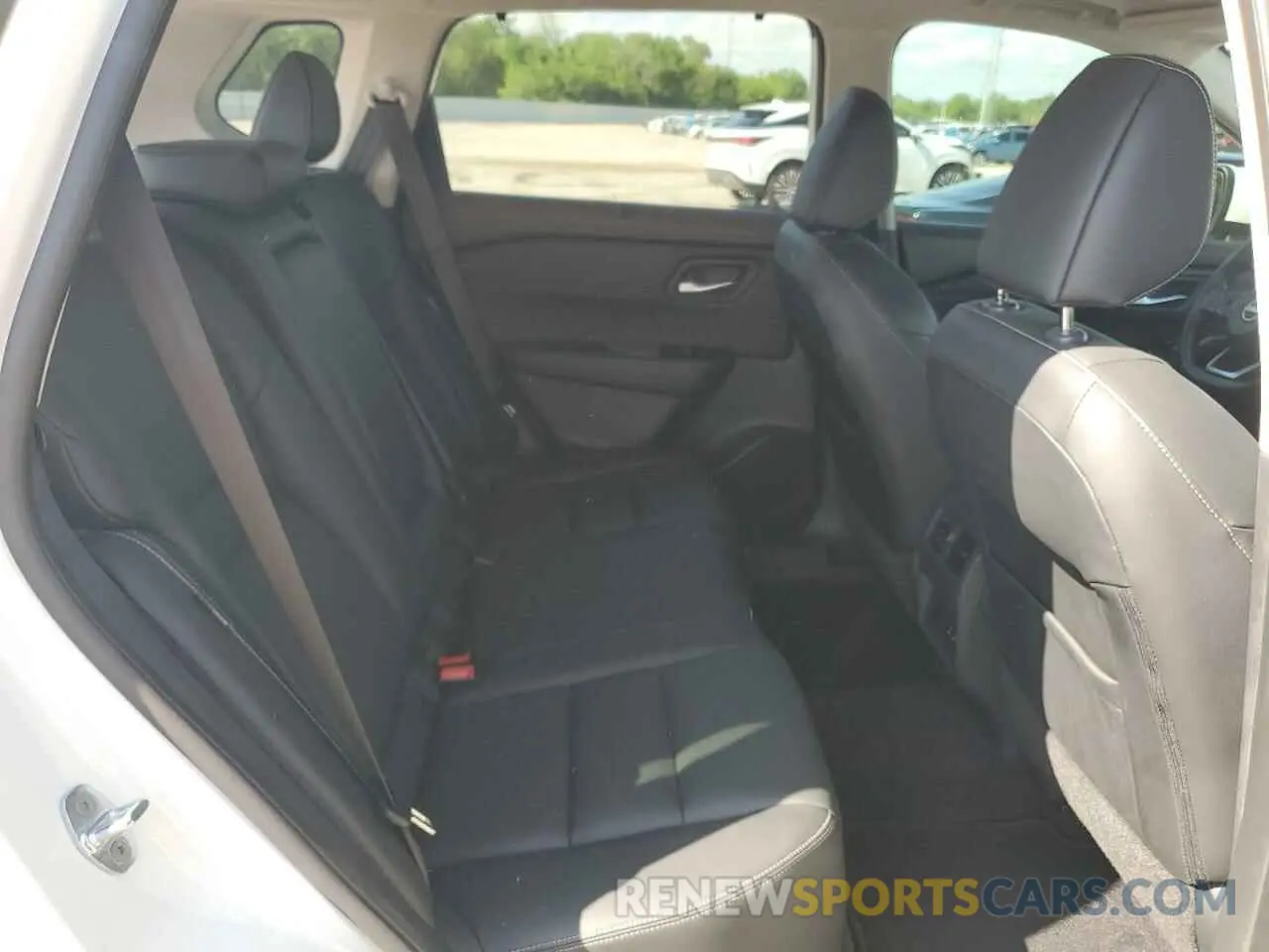 11 Photograph of a damaged car 5N1BT3CA5NC695017 NISSAN ROGUE 2022