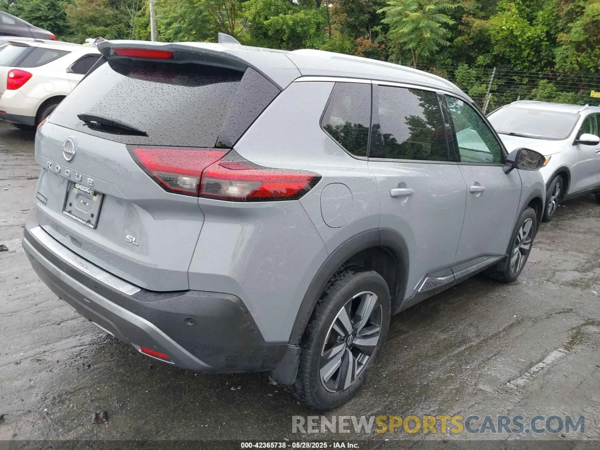 4 Photograph of a damaged car 5N1BT3CAXNC716010 NISSAN ROGUE 2022