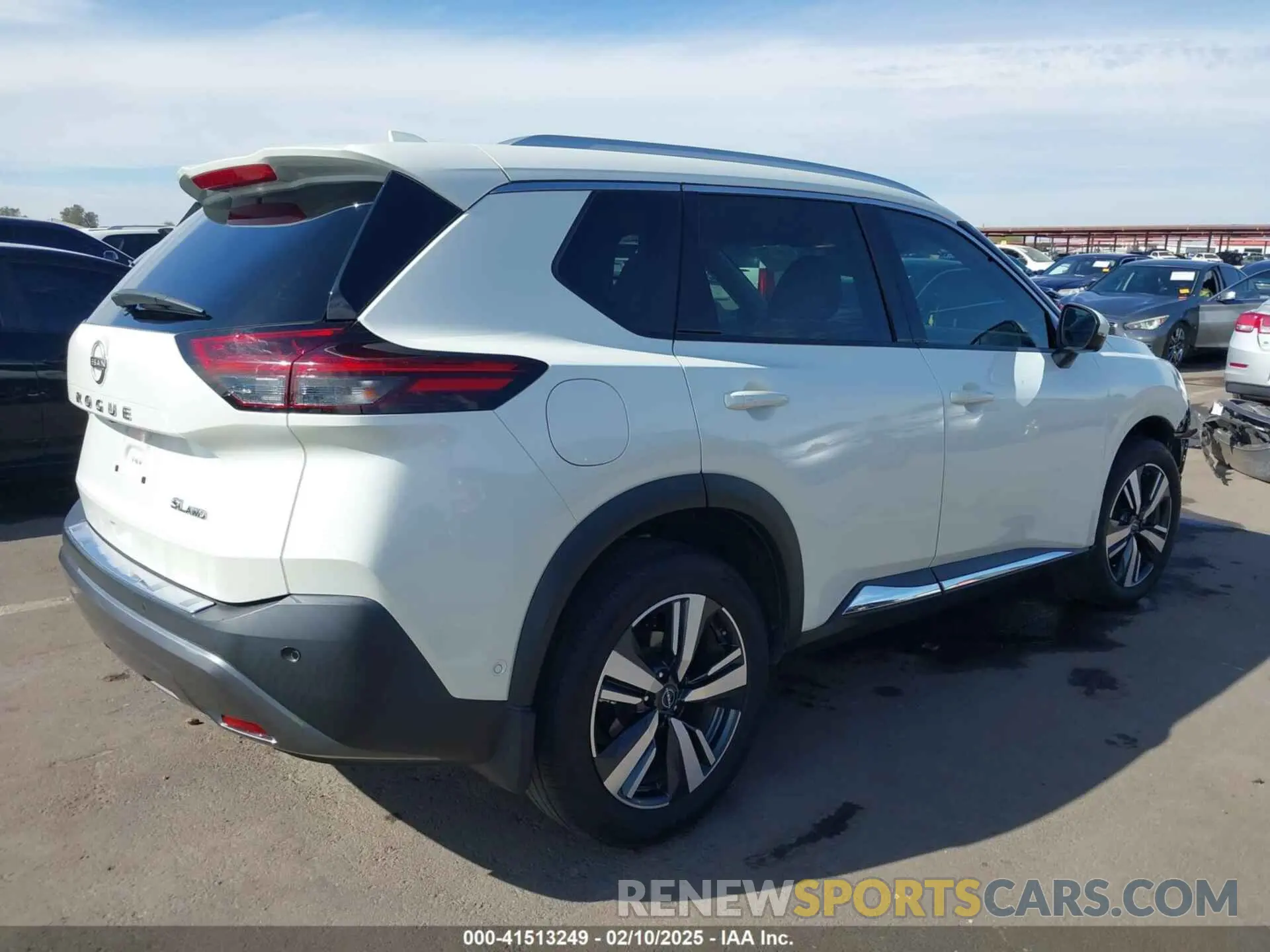 4 Photograph of a damaged car 5N1BT3CB5NC692949 NISSAN ROGUE 2022