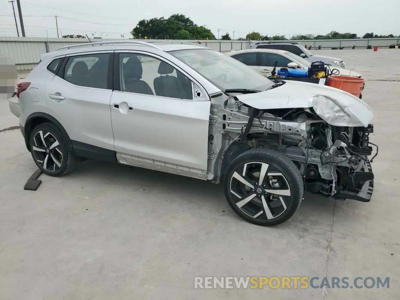 4 Photograph of a damaged car JN1BJ1CW3NW496883 NISSAN ROGUE 2022