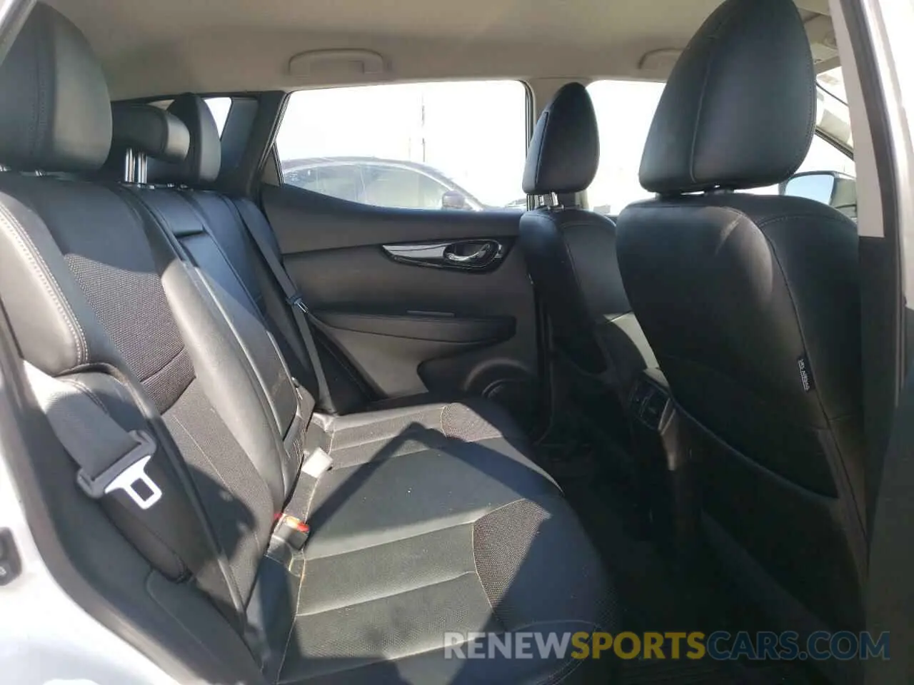 11 Photograph of a damaged car JN1BJ1CW5NW497792 NISSAN ROGUE 2022