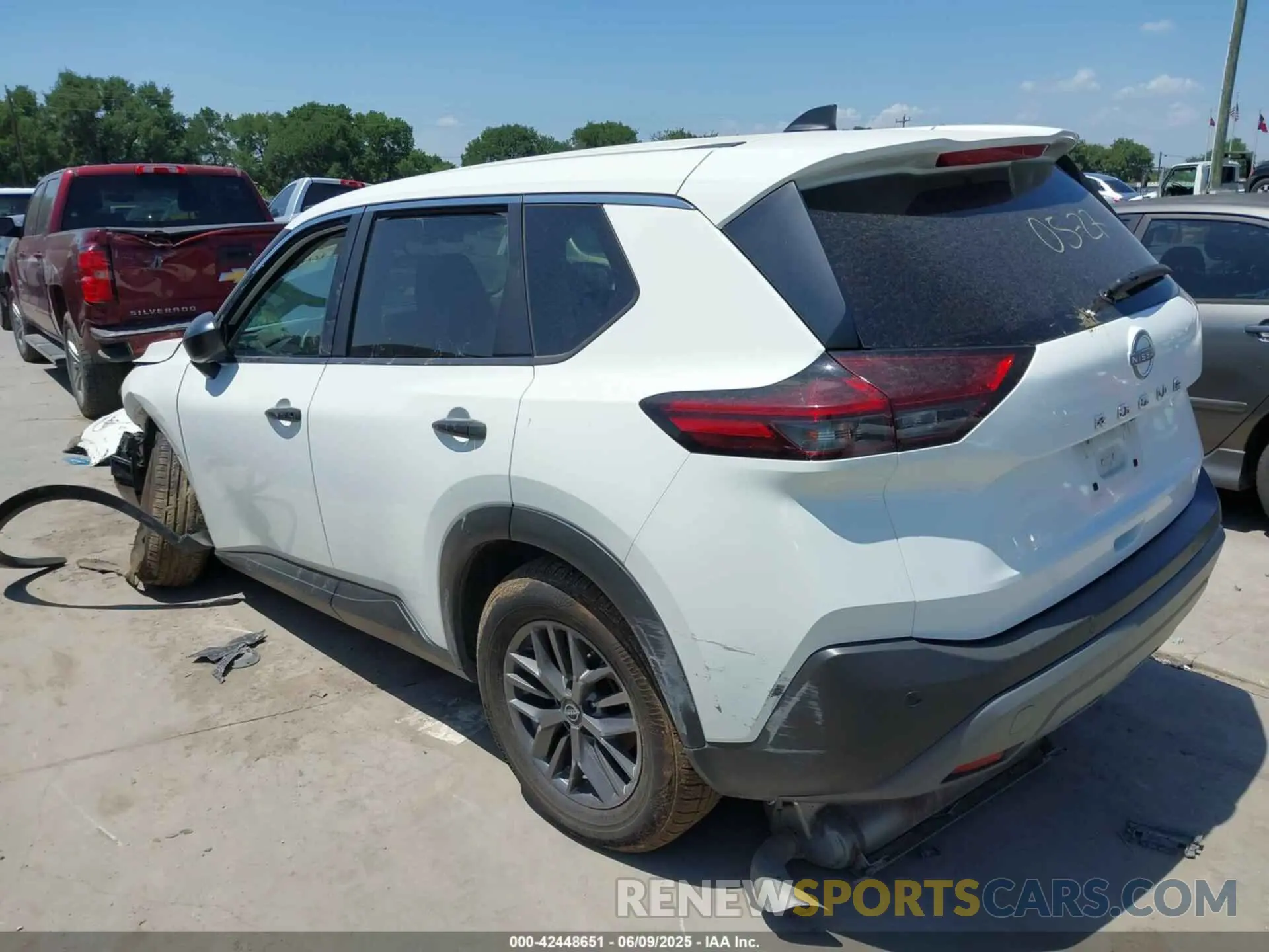 3 Photograph of a damaged car 5N1BT3AA0PC906114 NISSAN ROGUE 2023