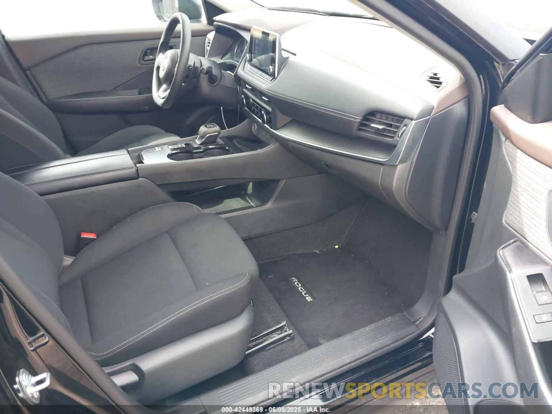 5 Photograph of a damaged car 5N1BT3AA1PC899142 NISSAN ROGUE 2023