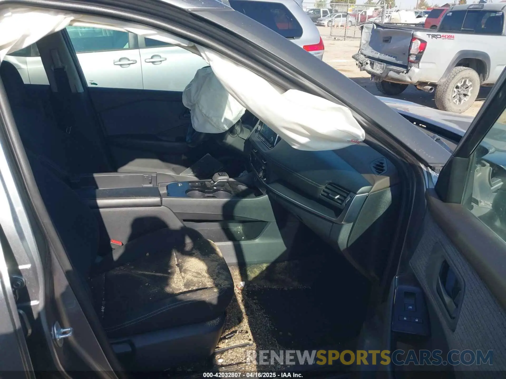 5 Photograph of a damaged car 5N1BT3AA2PC763702 NISSAN ROGUE 2023