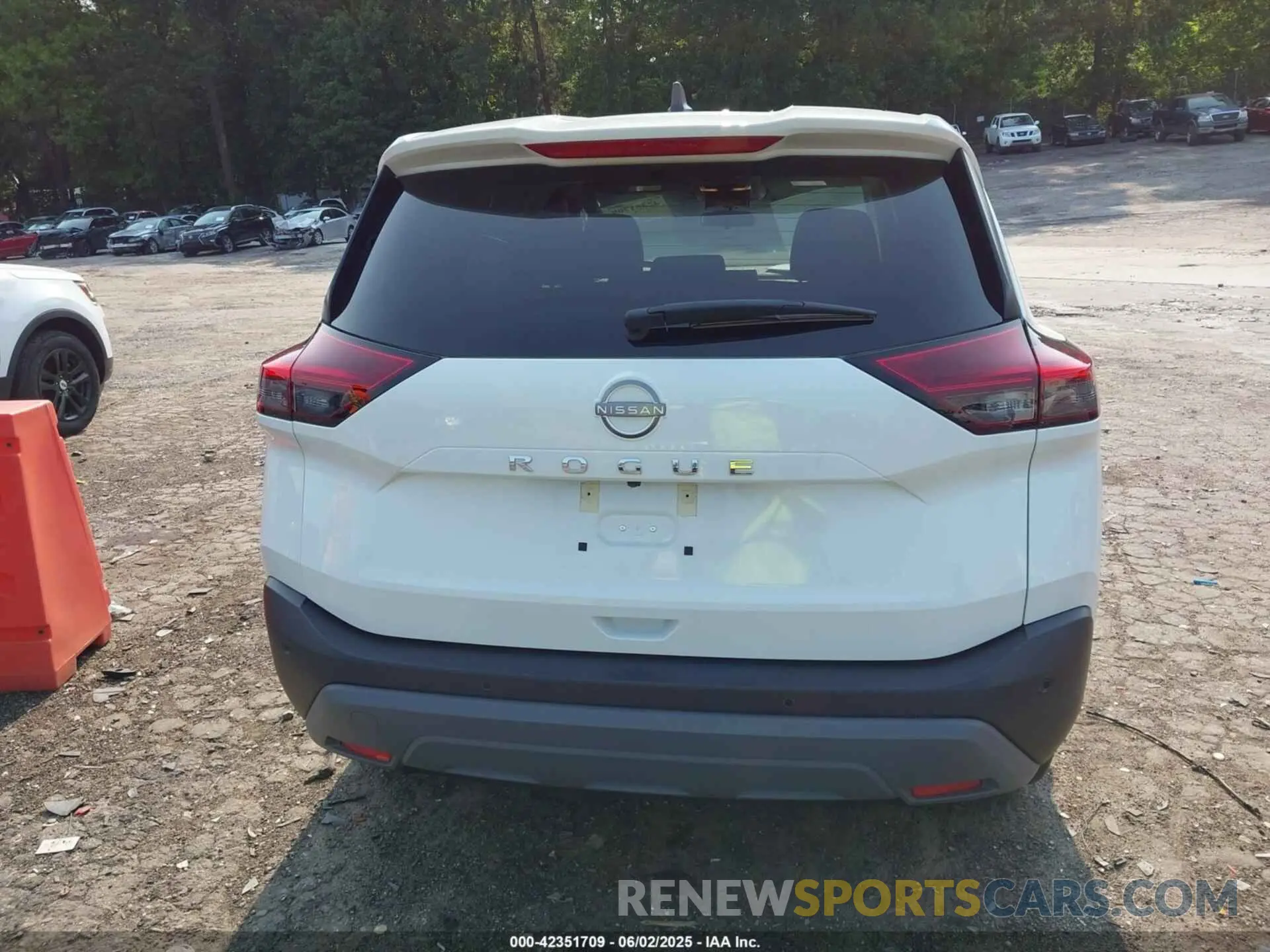 16 Photograph of a damaged car 5N1BT3AA2PC944752 NISSAN ROGUE 2023