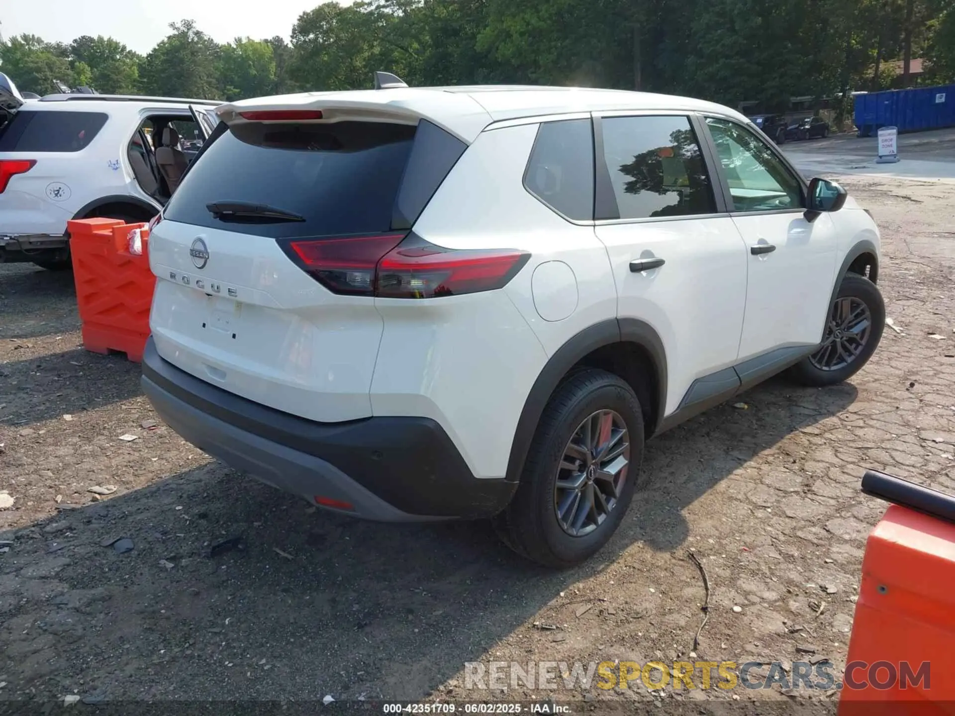 4 Photograph of a damaged car 5N1BT3AA2PC944752 NISSAN ROGUE 2023
