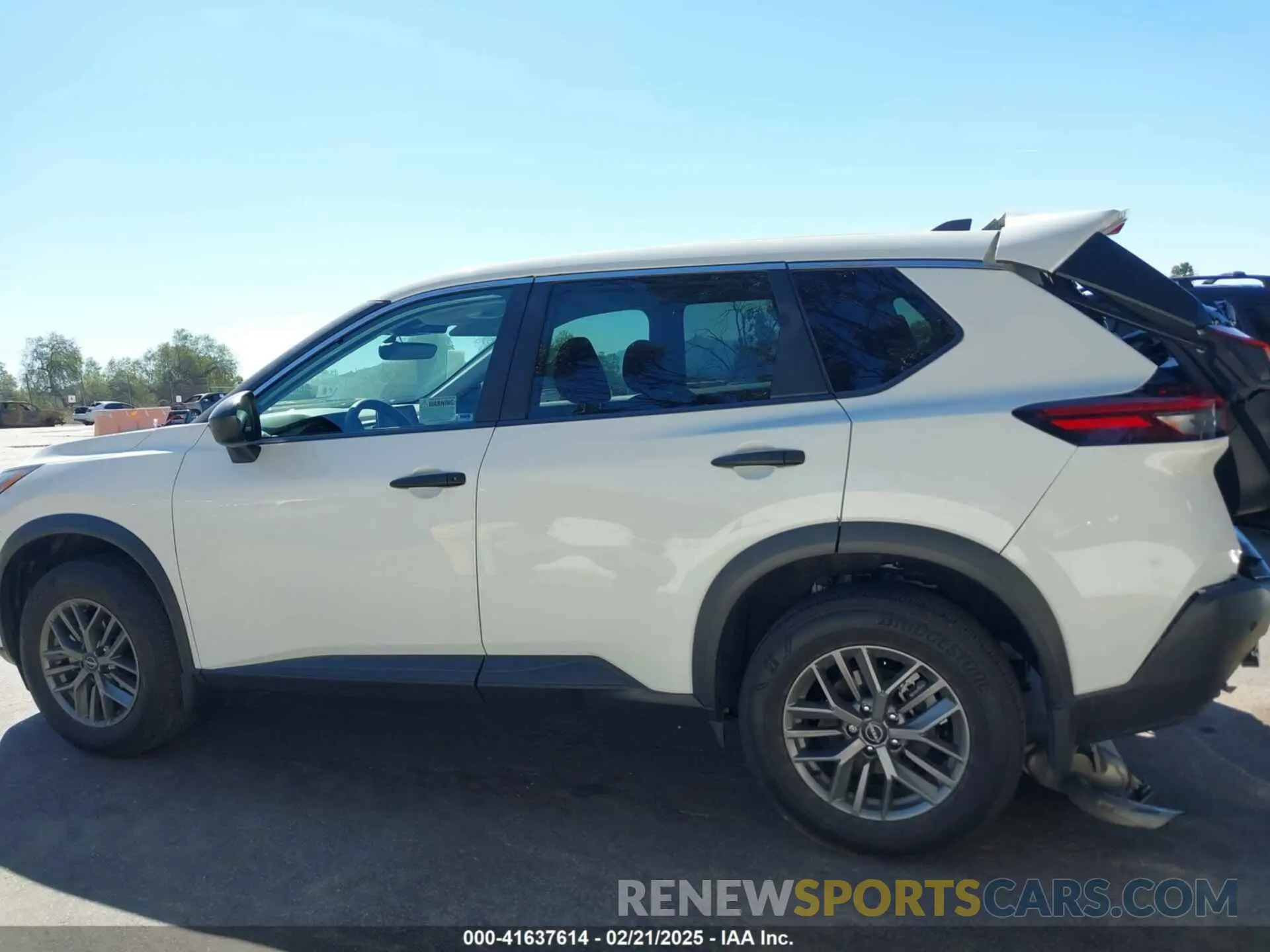 14 Photograph of a damaged car 5N1BT3AA3PC813510 NISSAN ROGUE 2023