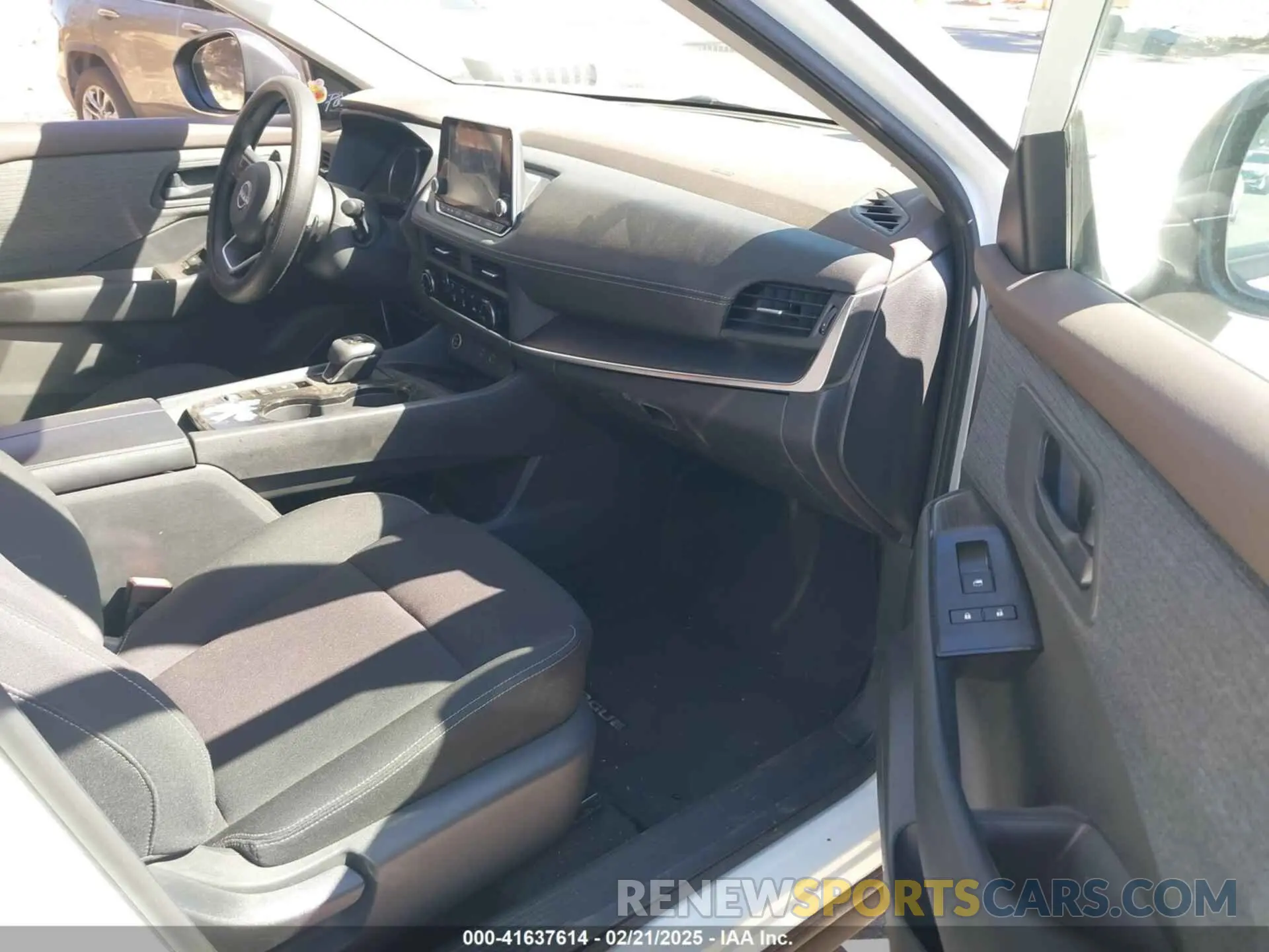 5 Photograph of a damaged car 5N1BT3AA3PC813510 NISSAN ROGUE 2023