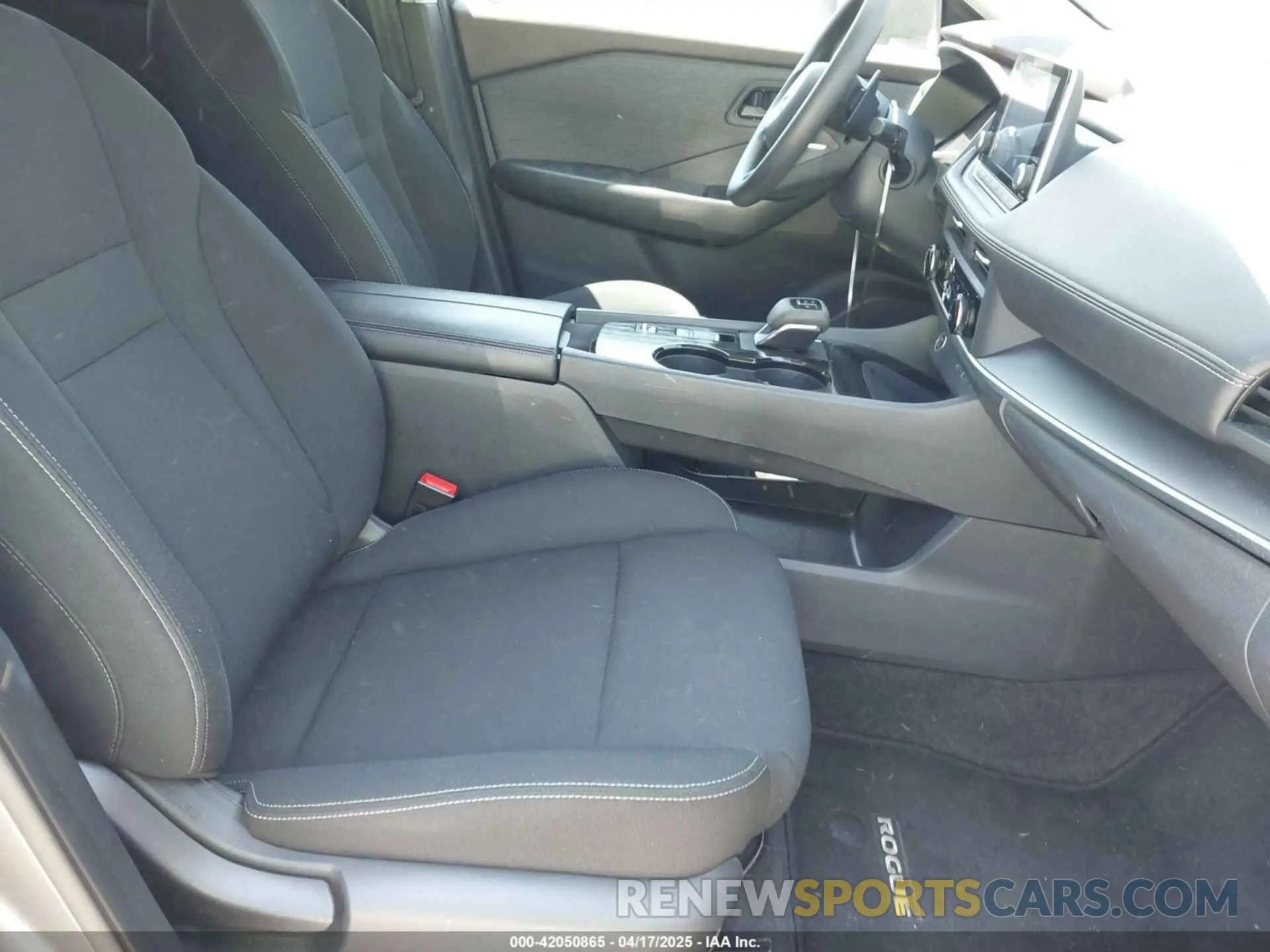 5 Photograph of a damaged car 5N1BT3AA5PC896115 NISSAN ROGUE 2023