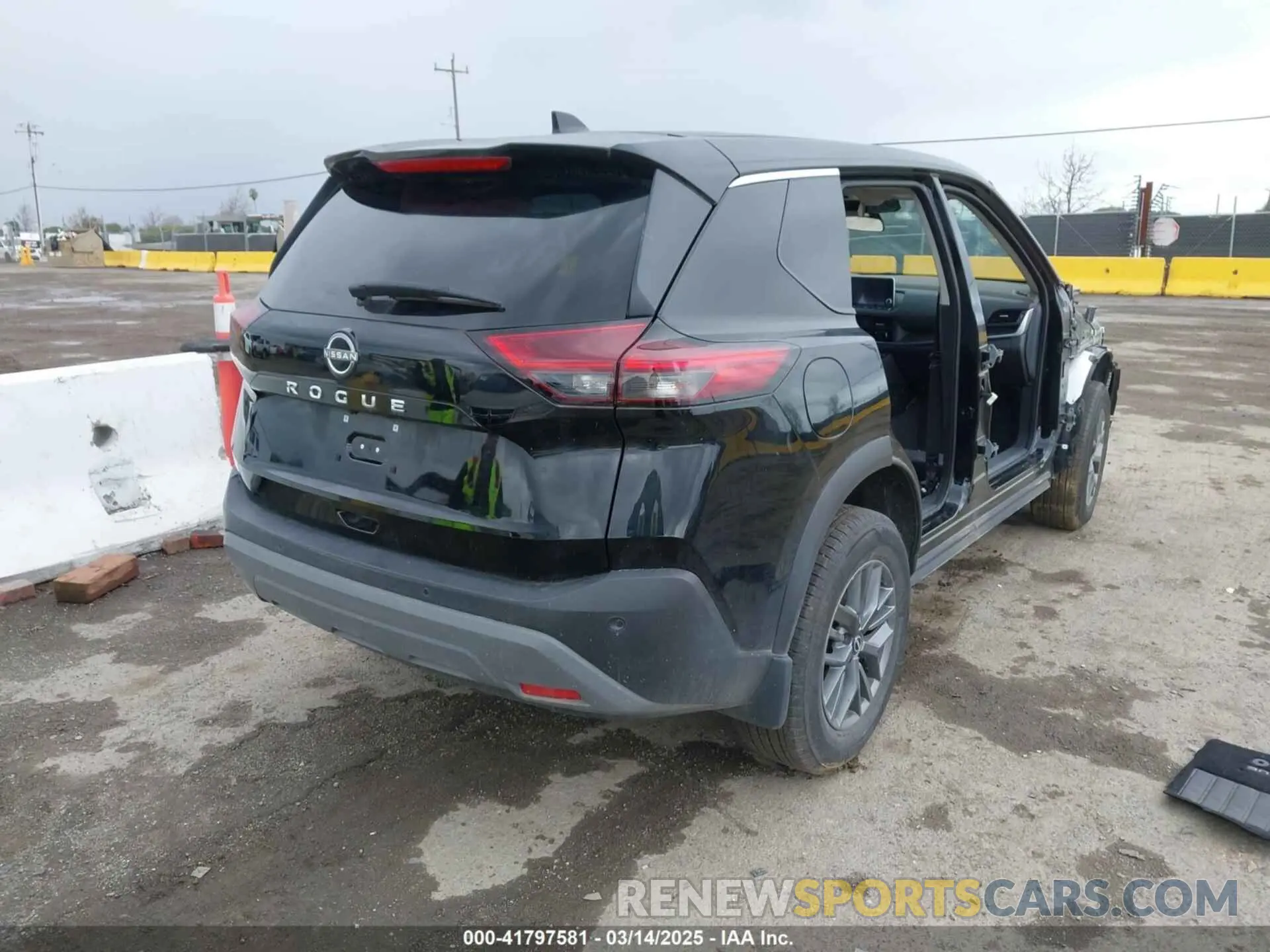 4 Photograph of a damaged car 5N1BT3AA6PC914864 NISSAN ROGUE 2023