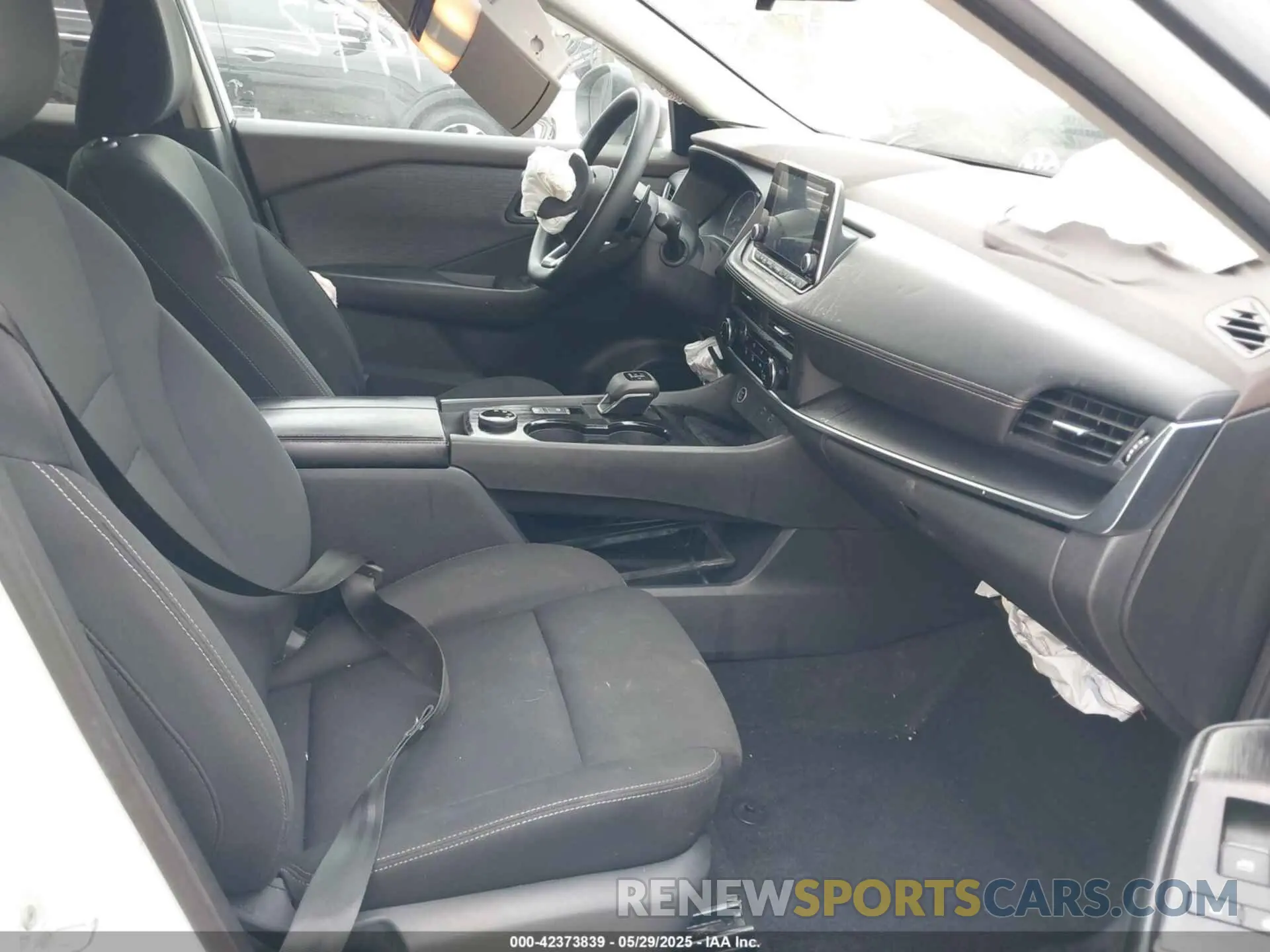 5 Photograph of a damaged car 5N1BT3AB0PC766283 NISSAN ROGUE 2023
