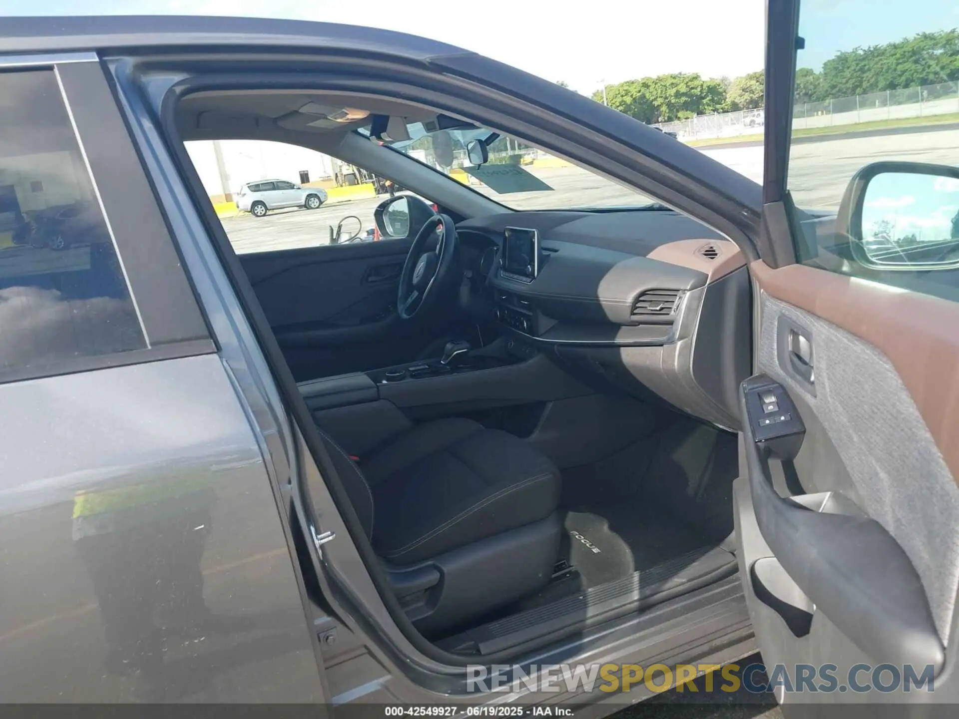 5 Photograph of a damaged car 5N1BT3AB1PC898128 NISSAN ROGUE 2023