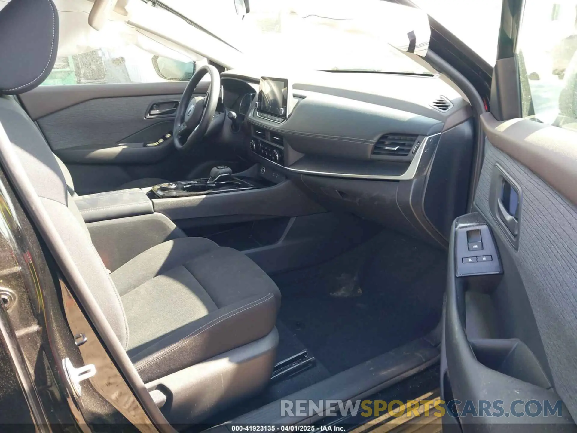 5 Photograph of a damaged car 5N1BT3AB5PC924665 NISSAN ROGUE 2023