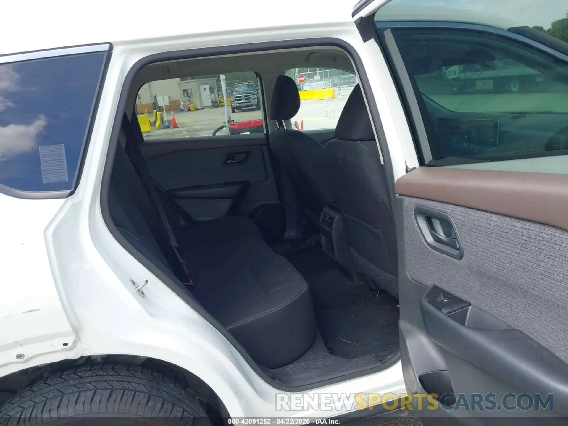 8 Photograph of a damaged car 5N1BT3ABXPC802044 NISSAN ROGUE 2023