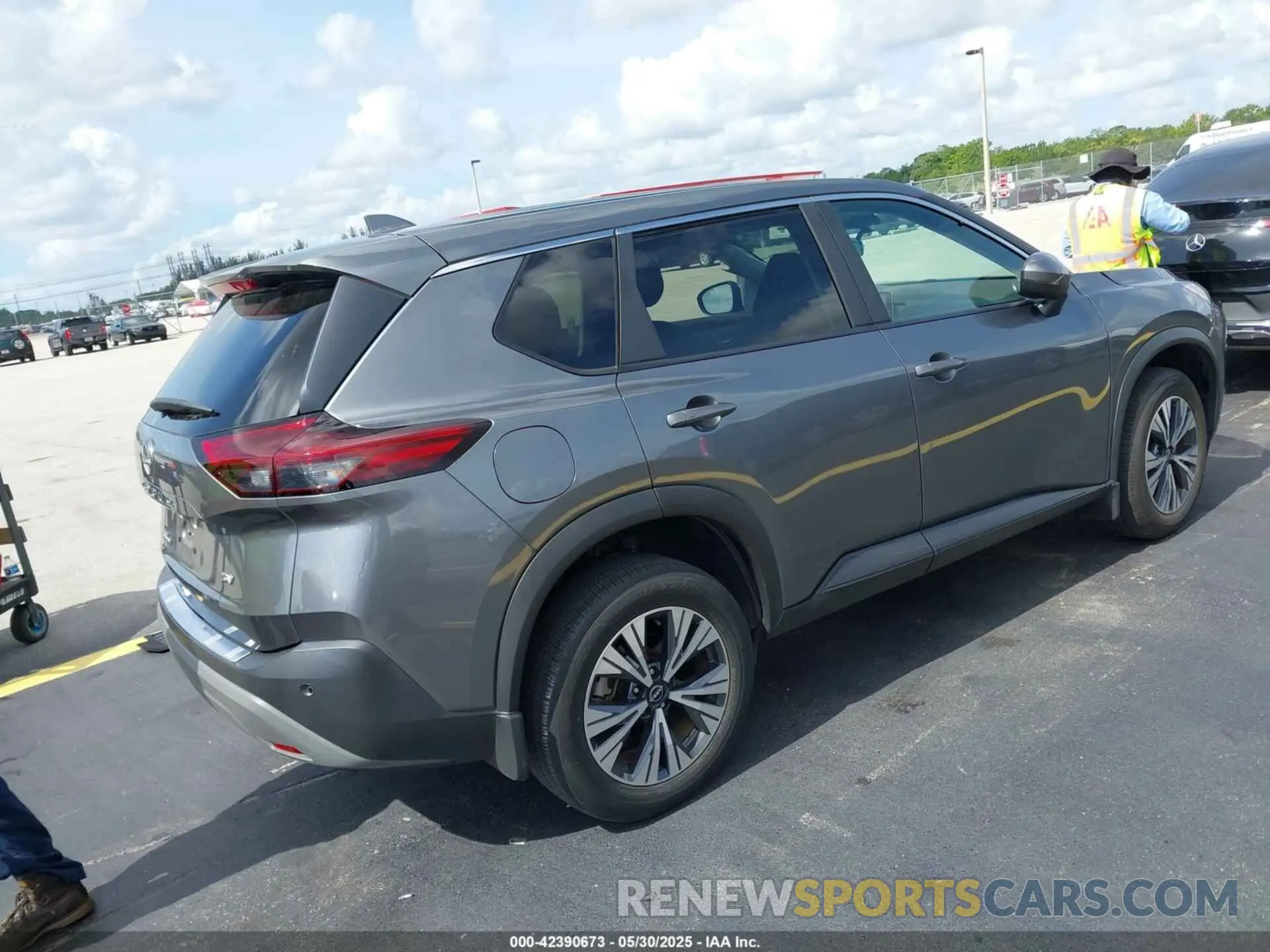 4 Photograph of a damaged car 5N1BT3BA1PC673746 NISSAN ROGUE 2023