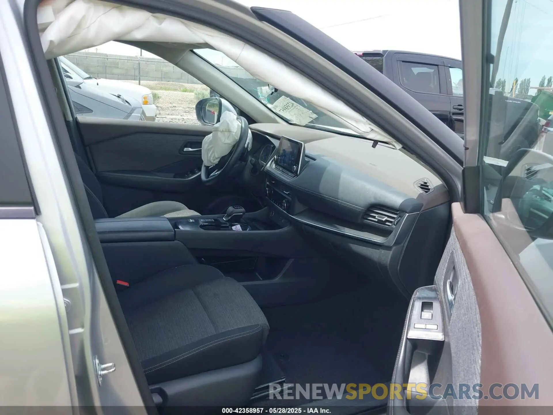 5 Photograph of a damaged car 5N1BT3BA3PC945780 NISSAN ROGUE 2023