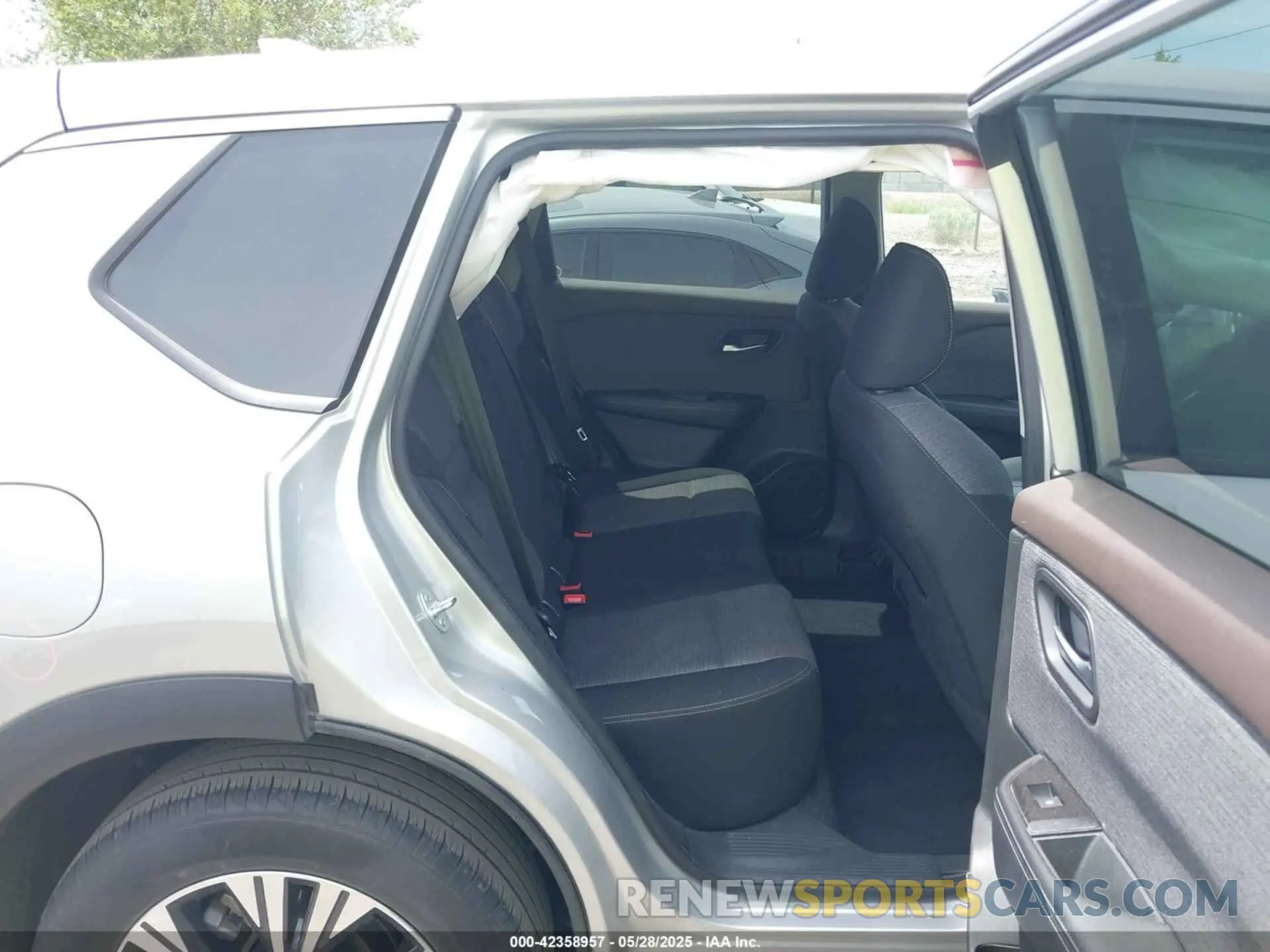8 Photograph of a damaged car 5N1BT3BA3PC945780 NISSAN ROGUE 2023