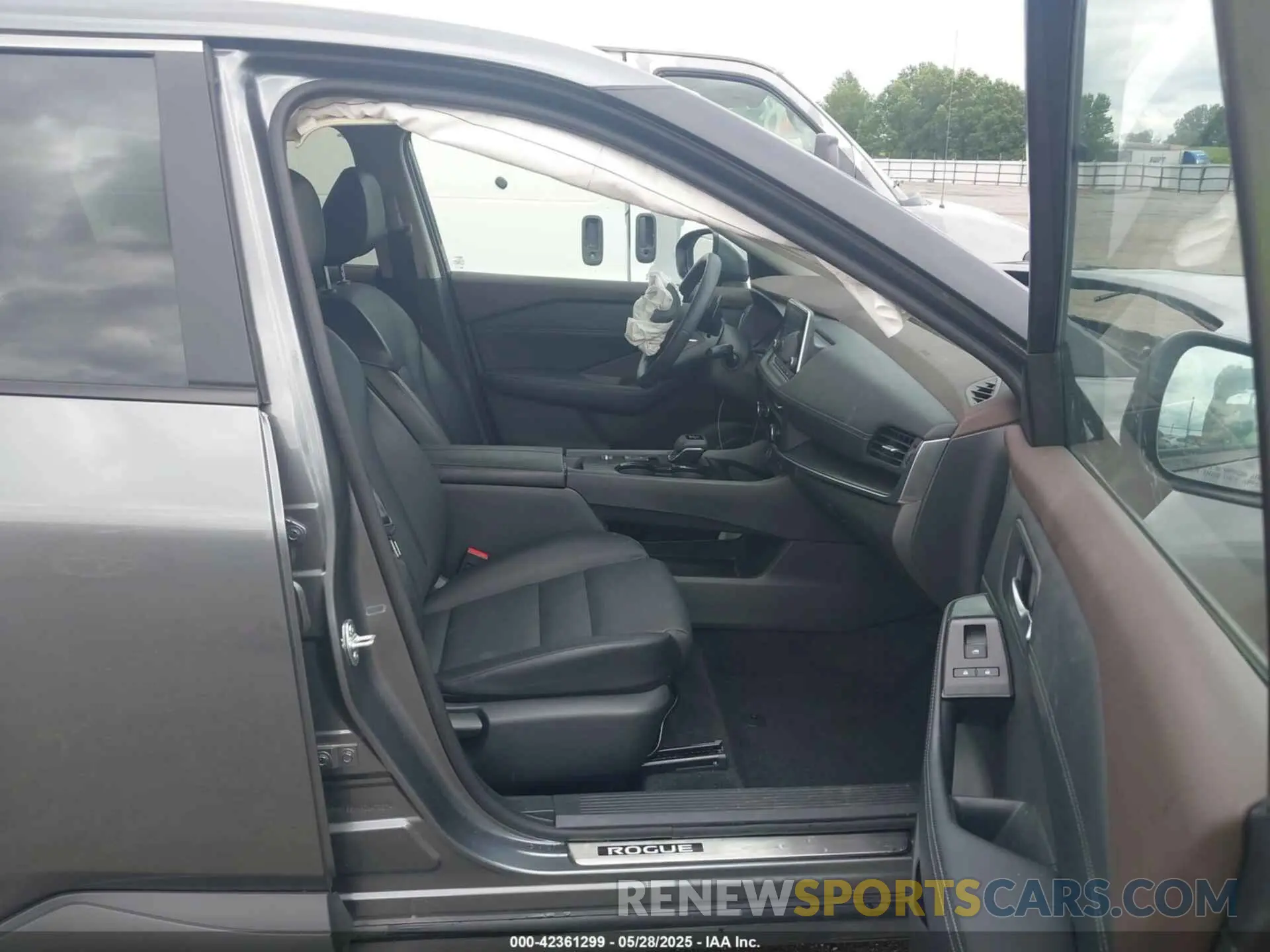 5 Photograph of a damaged car 5N1BT3BA4PC947957 NISSAN ROGUE 2023