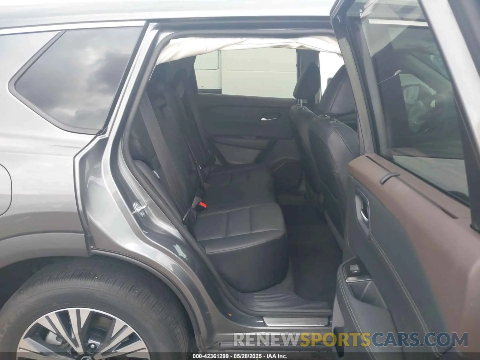 8 Photograph of a damaged car 5N1BT3BA4PC947957 NISSAN ROGUE 2023