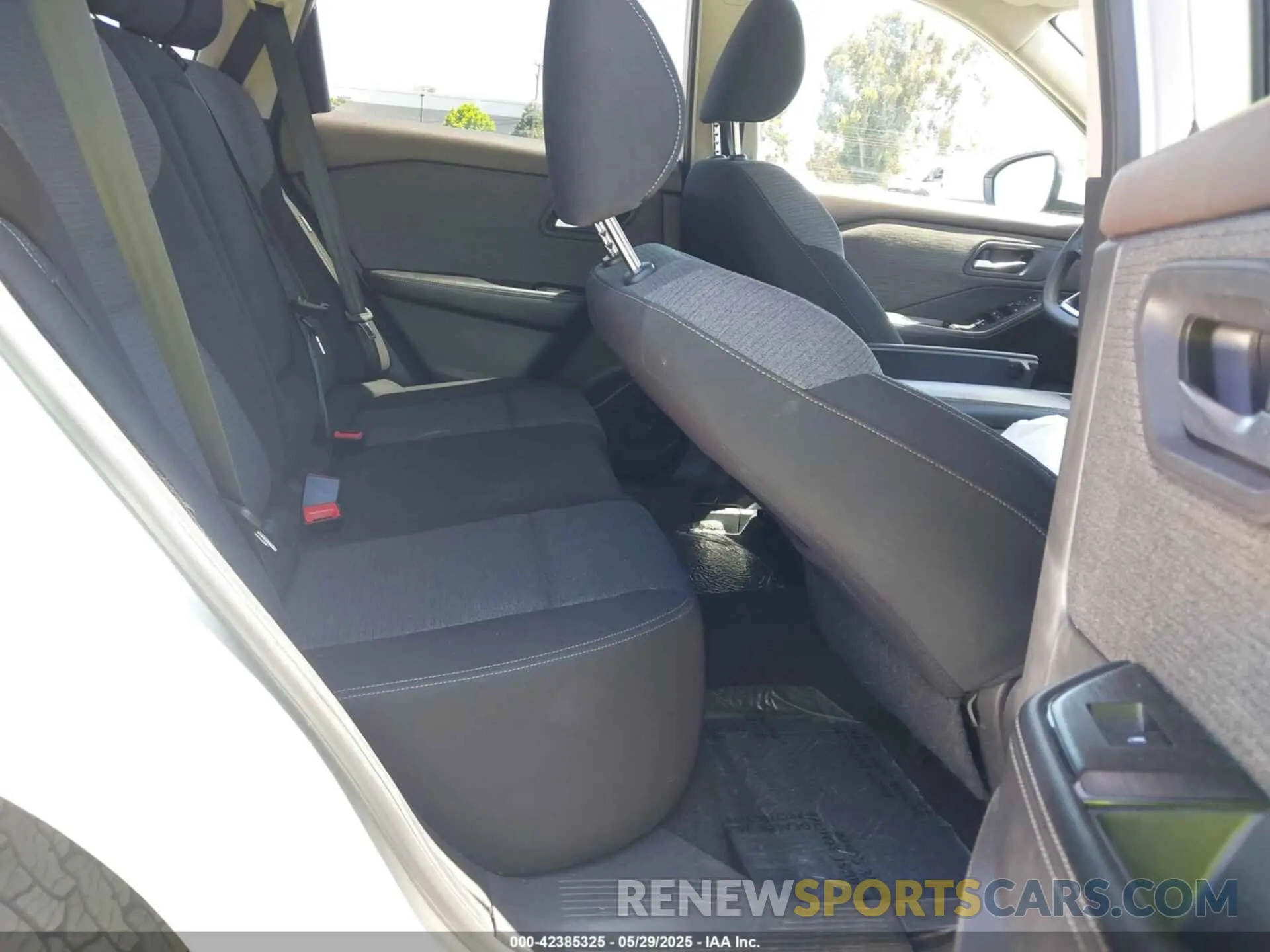 8 Photograph of a damaged car 5N1BT3BA6PC684466 NISSAN ROGUE 2023