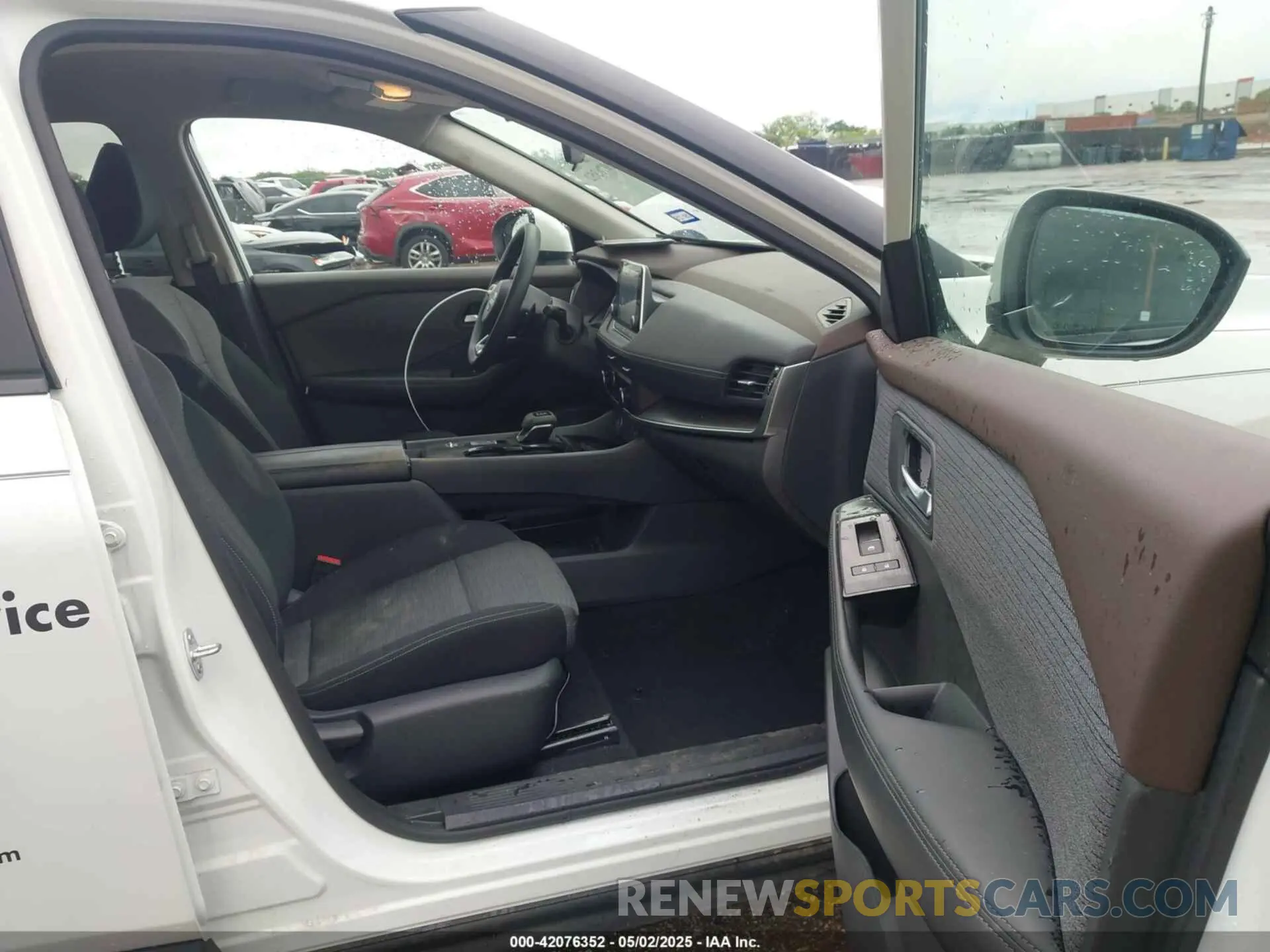 5 Photograph of a damaged car 5N1BT3BA6PC872789 NISSAN ROGUE 2023