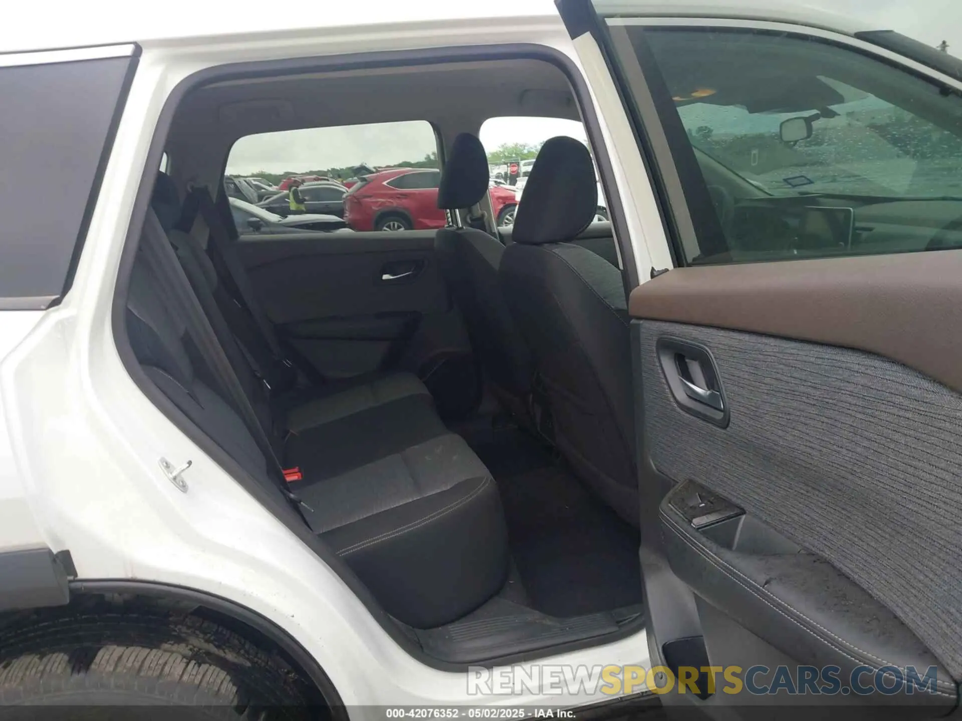 8 Photograph of a damaged car 5N1BT3BA6PC872789 NISSAN ROGUE 2023