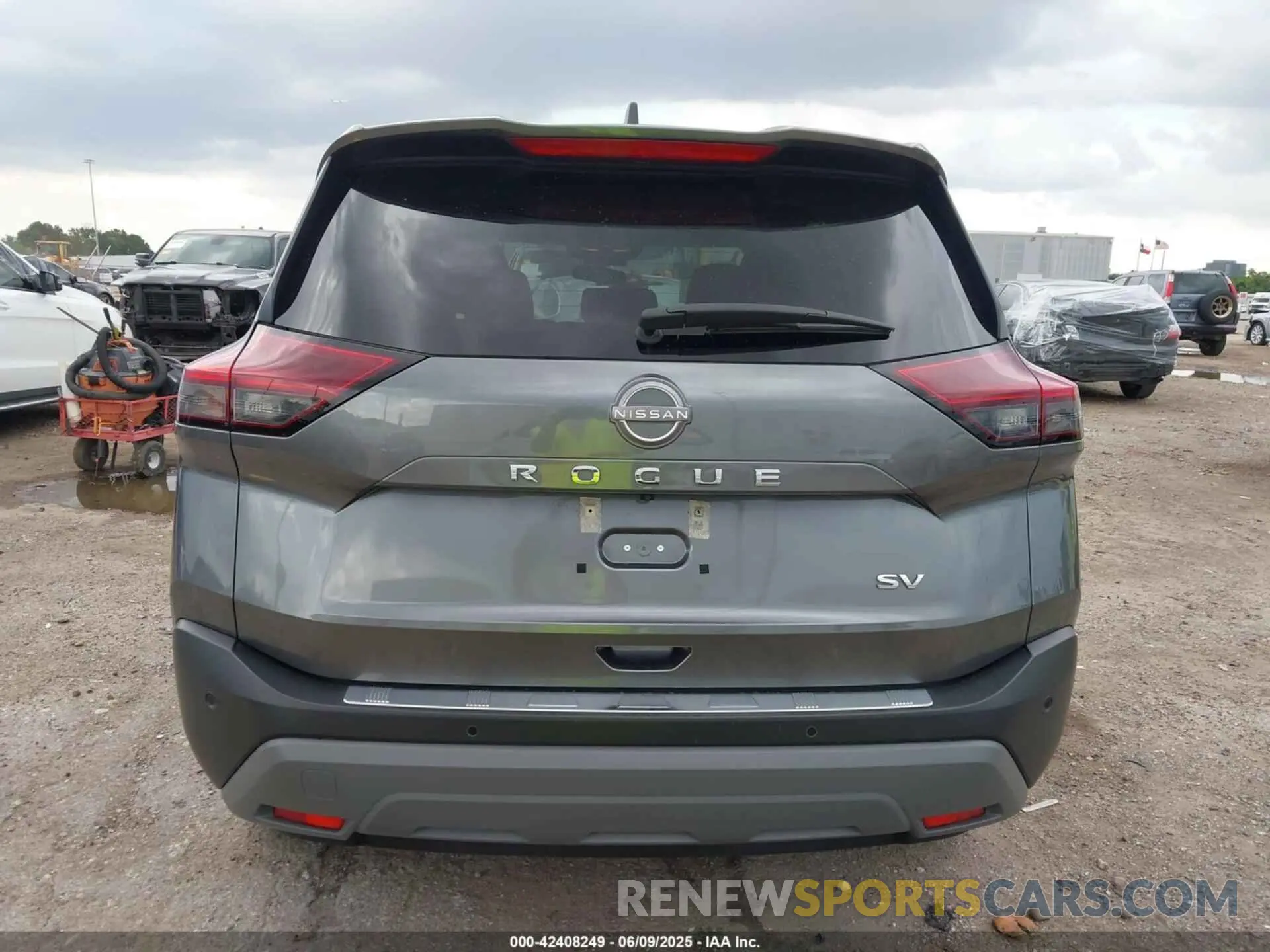 17 Photograph of a damaged car 5N1BT3BA6PC906990 NISSAN ROGUE 2023