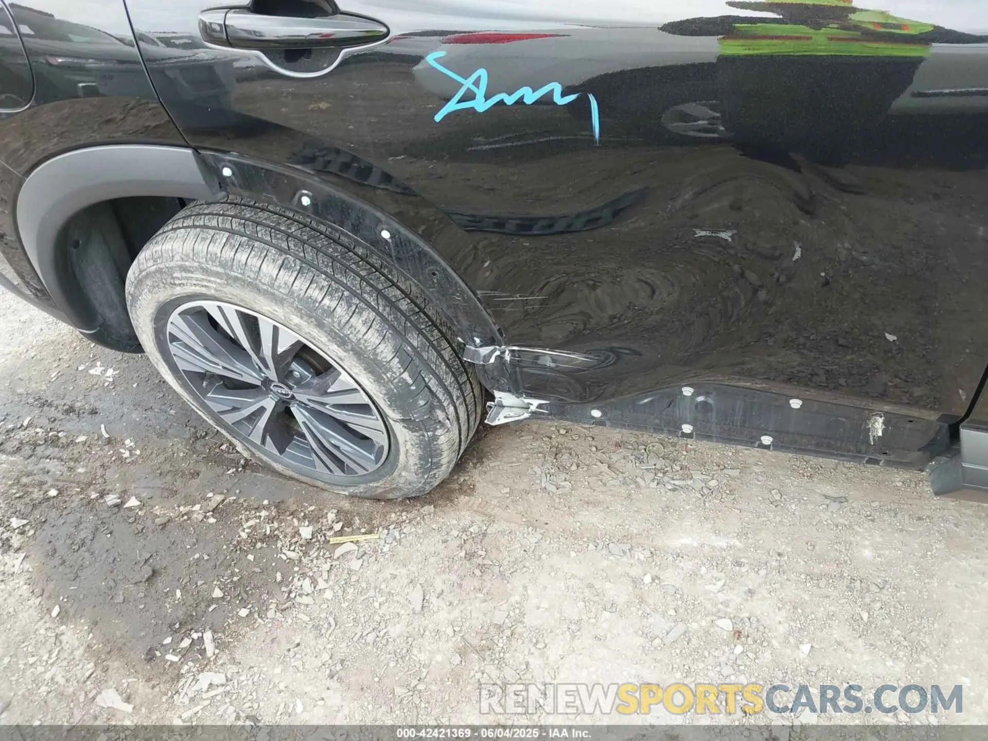 17 Photograph of a damaged car 5N1BT3BA8PC904755 NISSAN ROGUE 2023