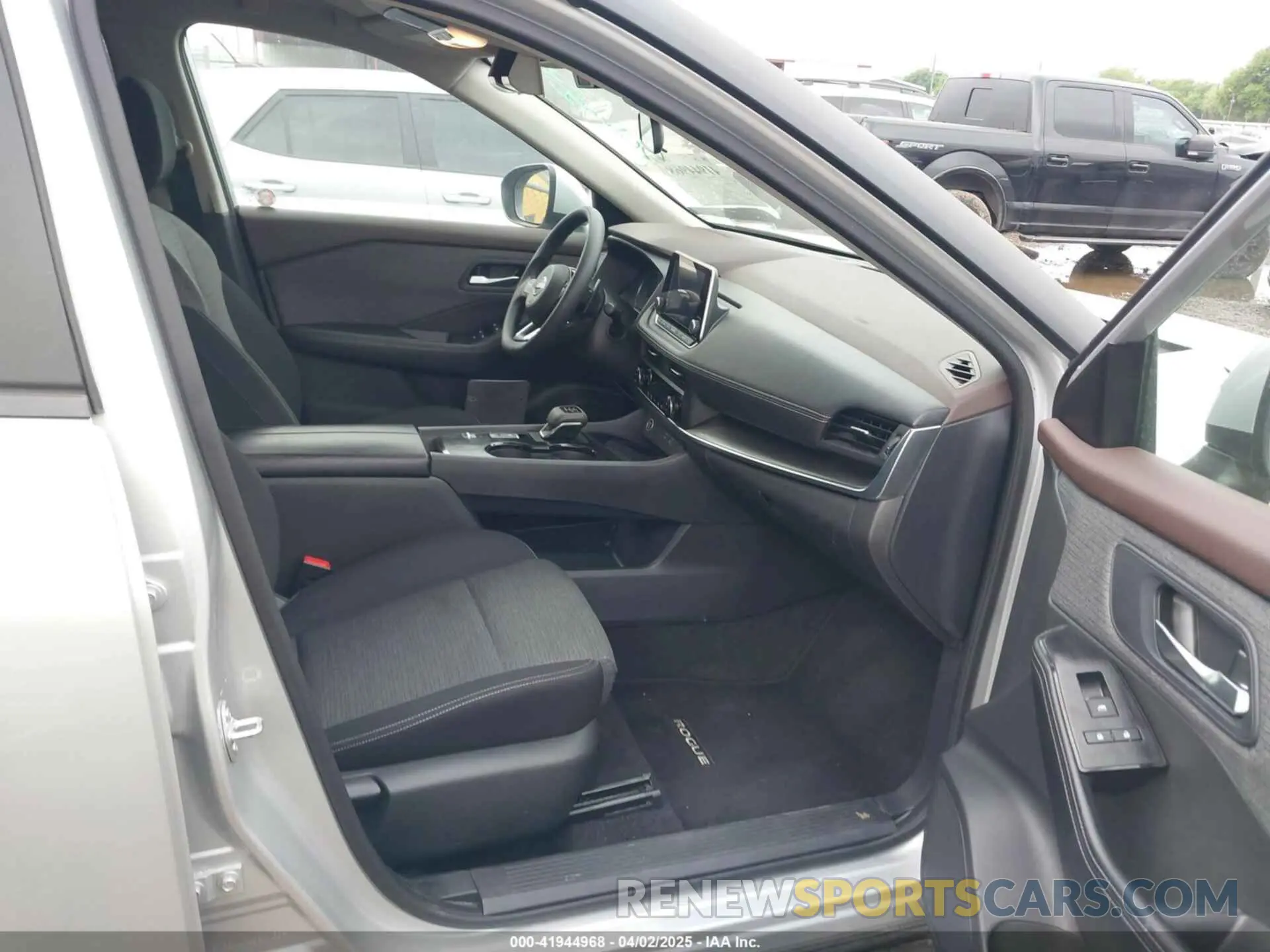 5 Photograph of a damaged car 5N1BT3BAXPC890132 NISSAN ROGUE 2023