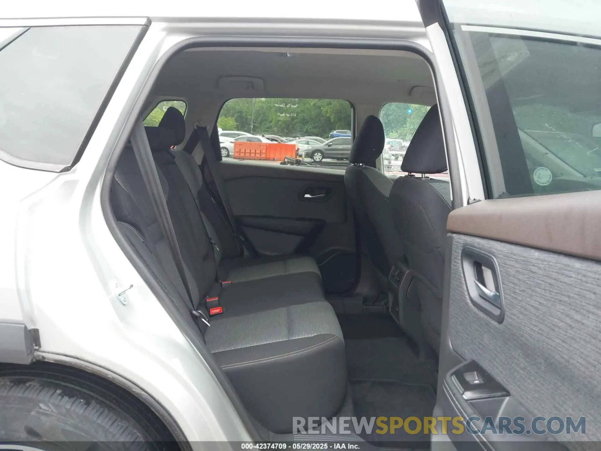8 Photograph of a damaged car 5N1BT3BB2PC898413 NISSAN ROGUE 2023