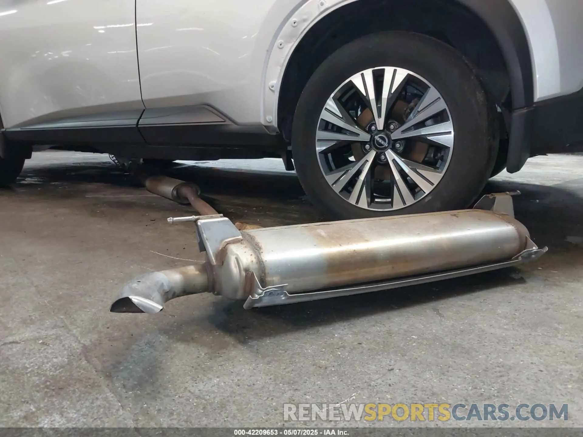 18 Photograph of a damaged car 5N1BT3BB6PC826582 NISSAN ROGUE 2023
