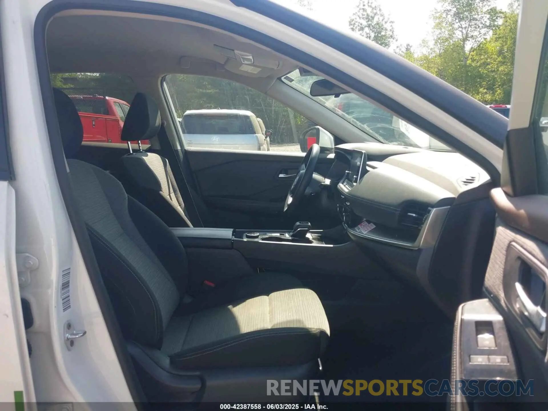 5 Photograph of a damaged car 5N1BT3BBXPC685869 NISSAN ROGUE 2023