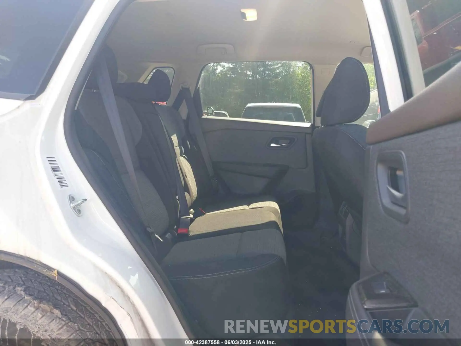 8 Photograph of a damaged car 5N1BT3BBXPC685869 NISSAN ROGUE 2023