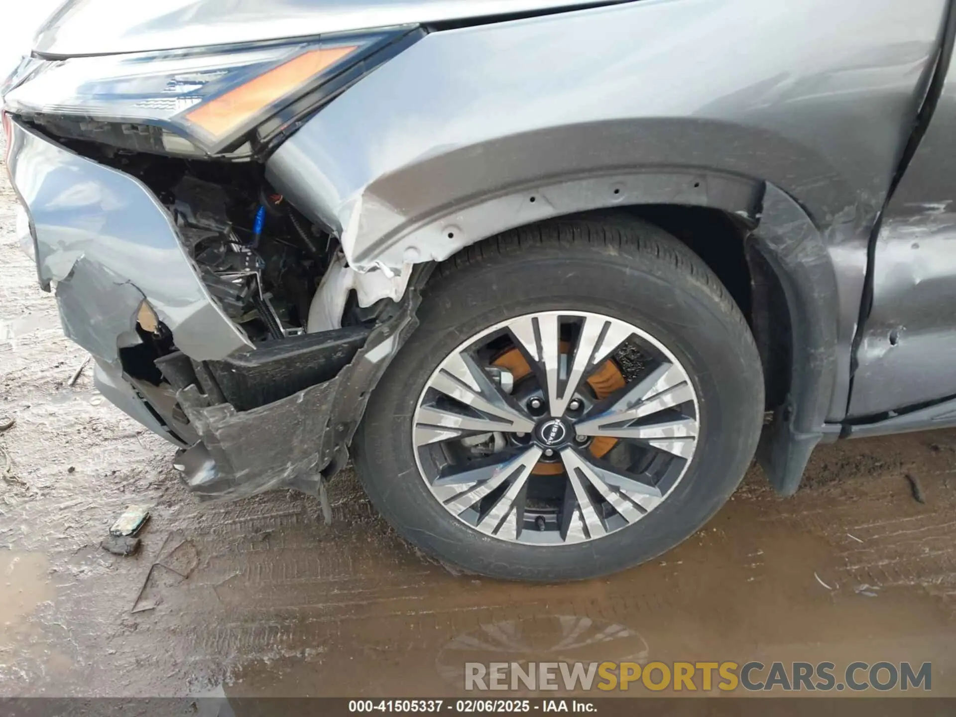 18 Photograph of a damaged car 5N1BT3BBXPC924742 NISSAN ROGUE 2023