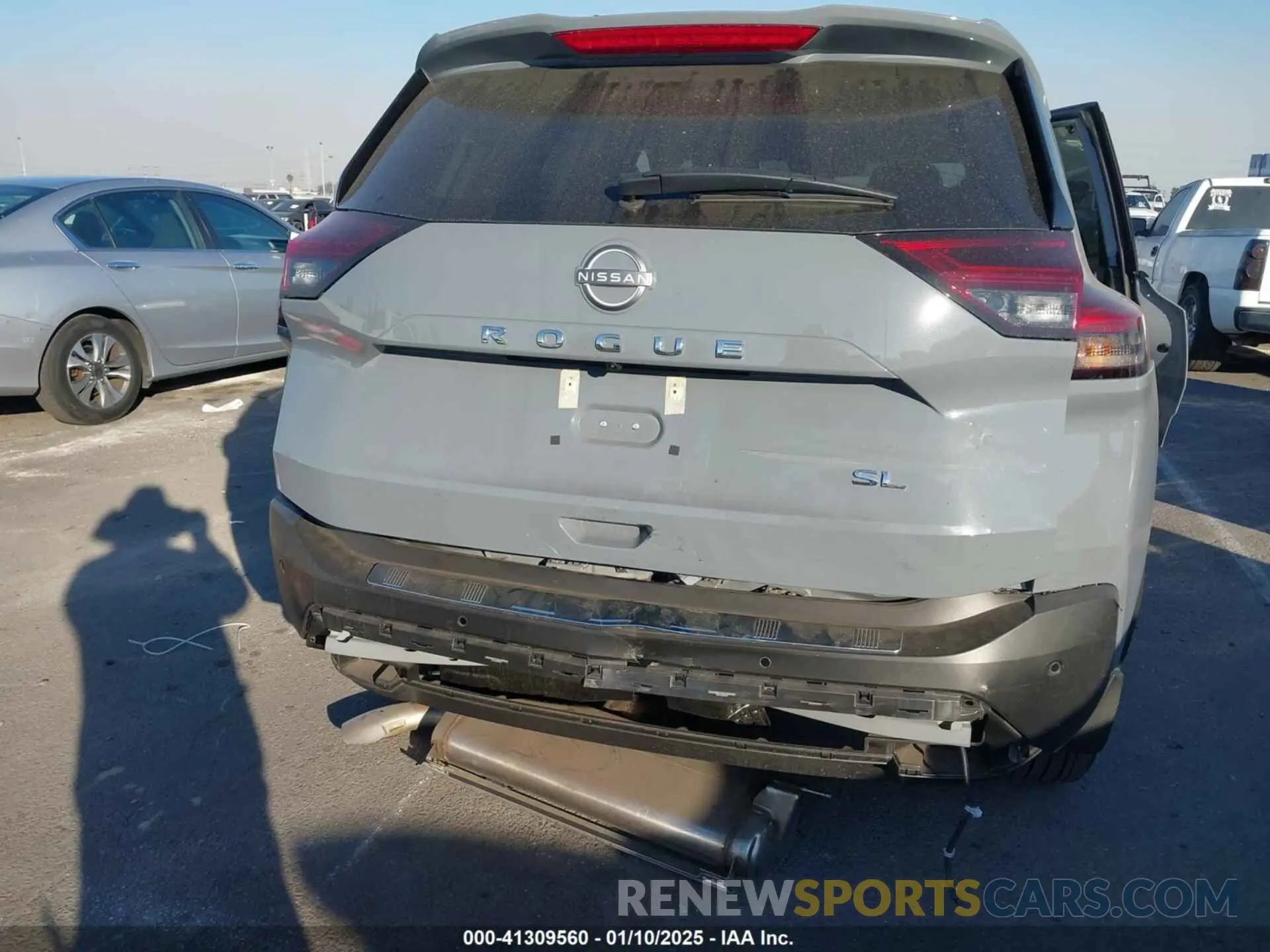 18 Photograph of a damaged car 5N1BT3CA8PC913230 NISSAN ROGUE 2023