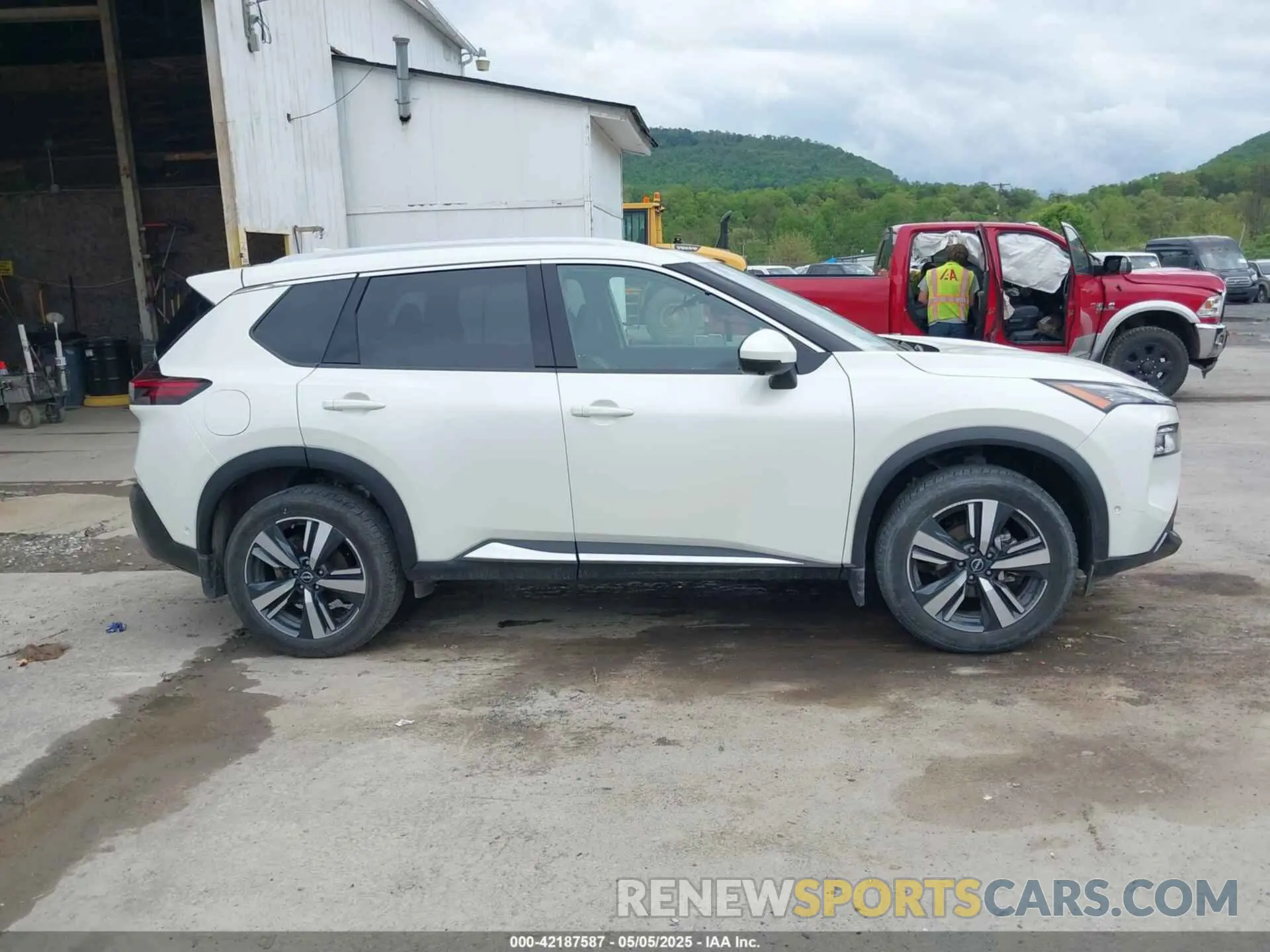 13 Photograph of a damaged car 5N1BT3CB2PC871291 NISSAN ROGUE 2023