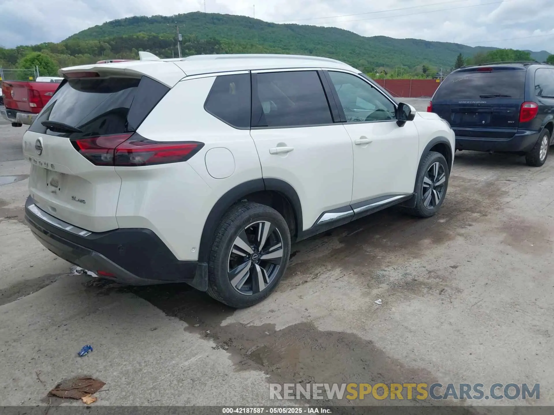 4 Photograph of a damaged car 5N1BT3CB2PC871291 NISSAN ROGUE 2023