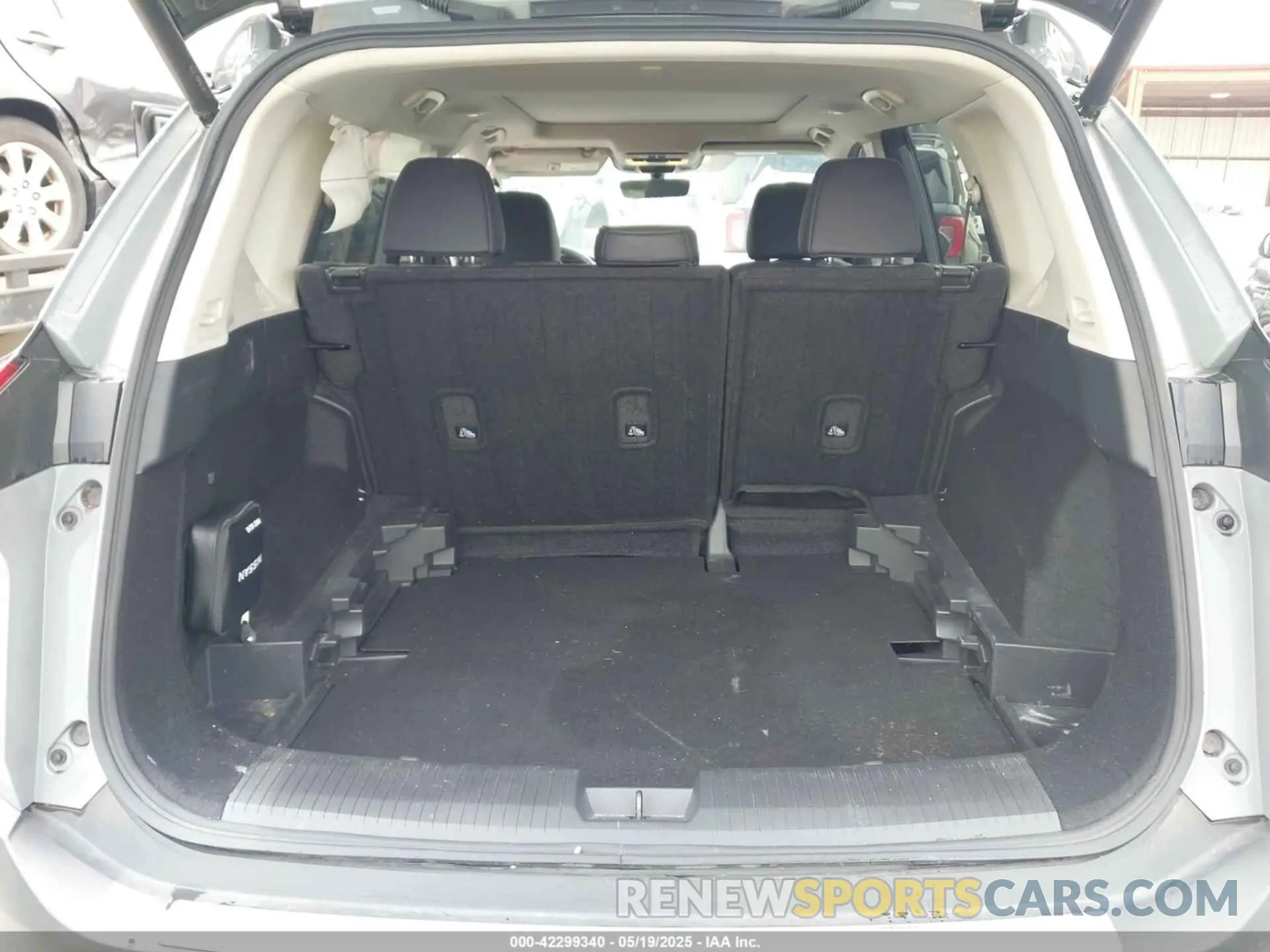 17 Photograph of a damaged car 5N1BT3CB3PC753847 NISSAN ROGUE 2023