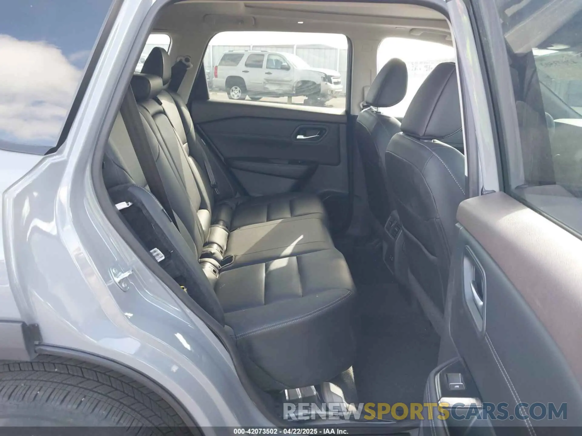 8 Photograph of a damaged car 5N1BT3CB6PC906074 NISSAN ROGUE 2023